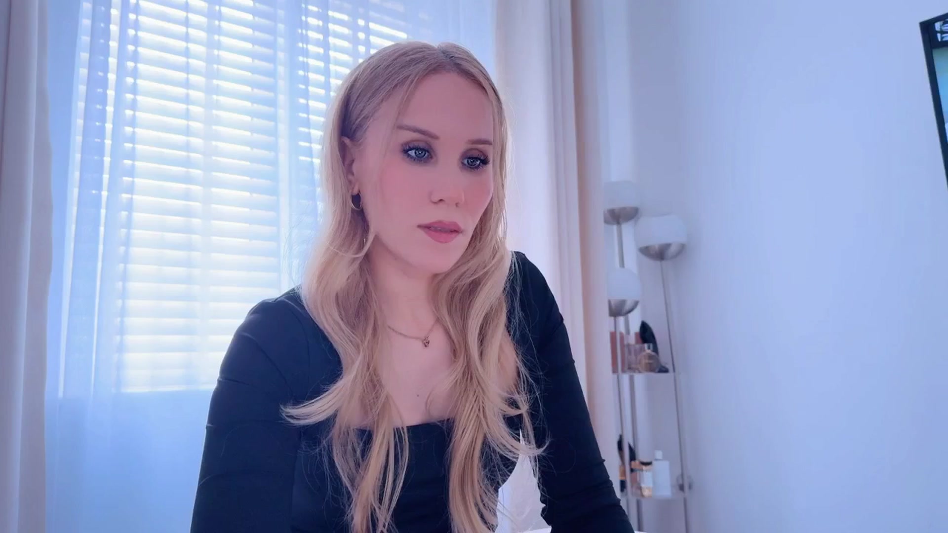 Gallery image thumbnail from Myassistant's myfreecams stream on, 05/31/2025, 14:37 image 3 of 20