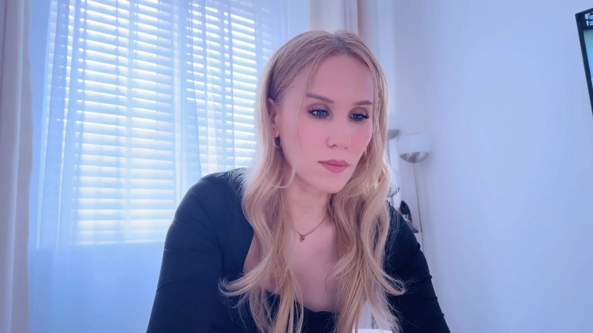 Gallery image thumbnail from Myassistant's myfreecams stream on, 05/31/2025, 14:37 image 5 of 20