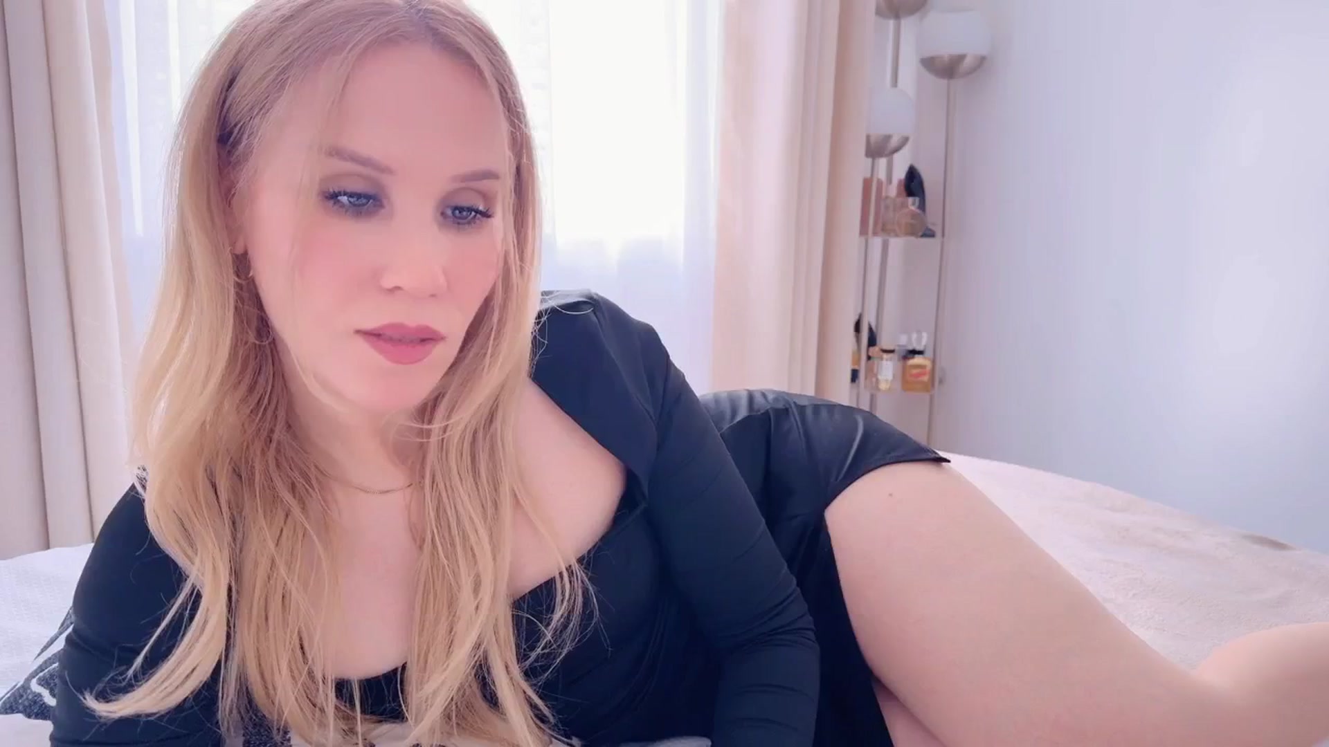 Gallery image thumbnail from Myassistant's myfreecams stream on, 05/31/2025, 16:45 image 1 of 20