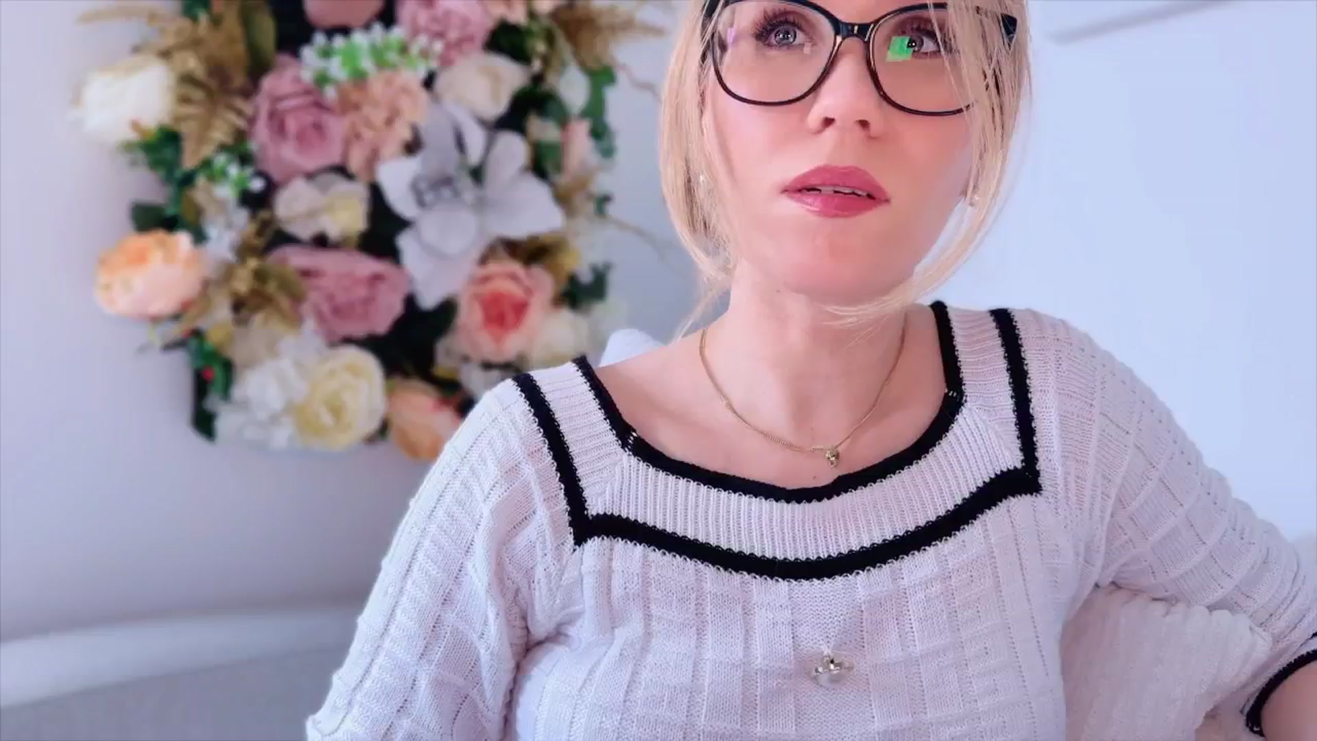 Gallery image thumbnail from Myassistant's myfreecams stream on, 06/01/2025, 16:51 image 10 of 20