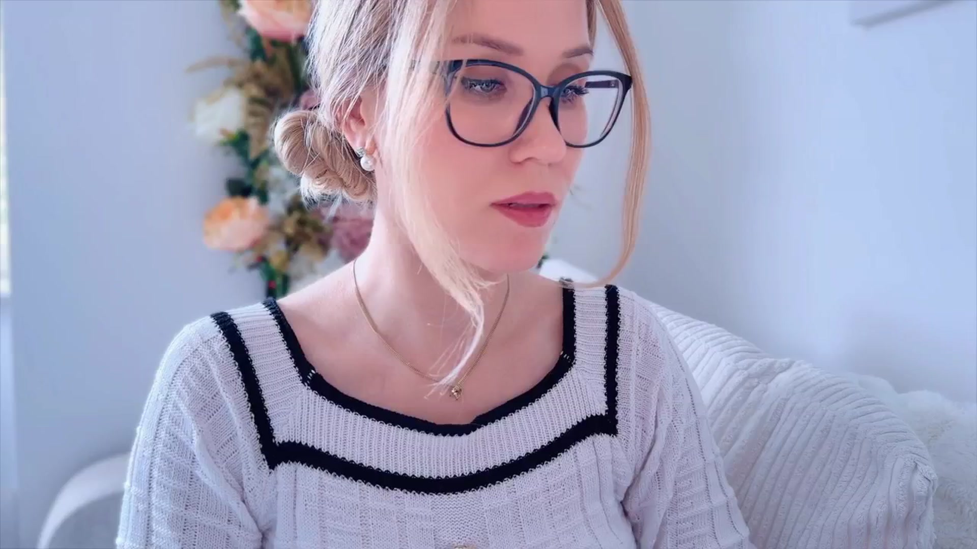 Gallery image thumbnail from Myassistant's myfreecams stream on, 06/01/2025, 19:11 image 17 of 20