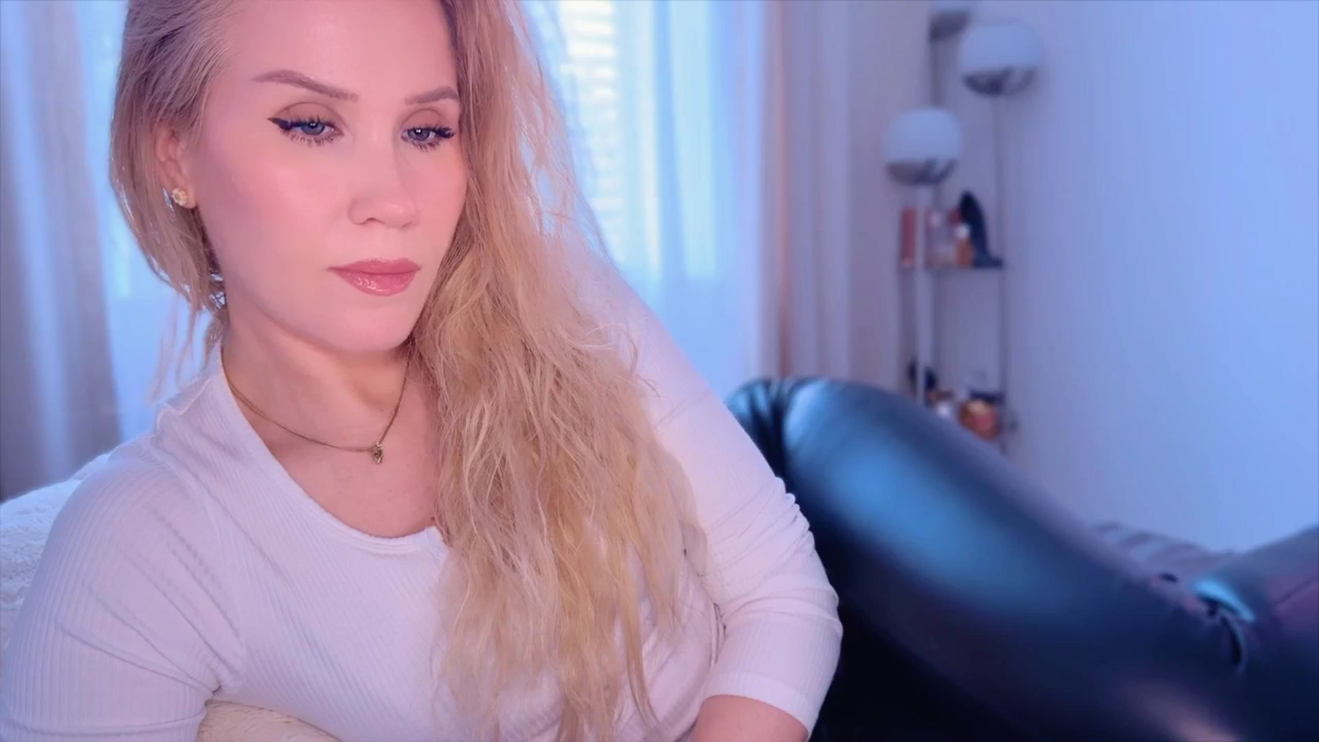 Gallery image thumbnail from Myassistant's myfreecams stream on, 06/07/2025, 19:28 image 6 of 20