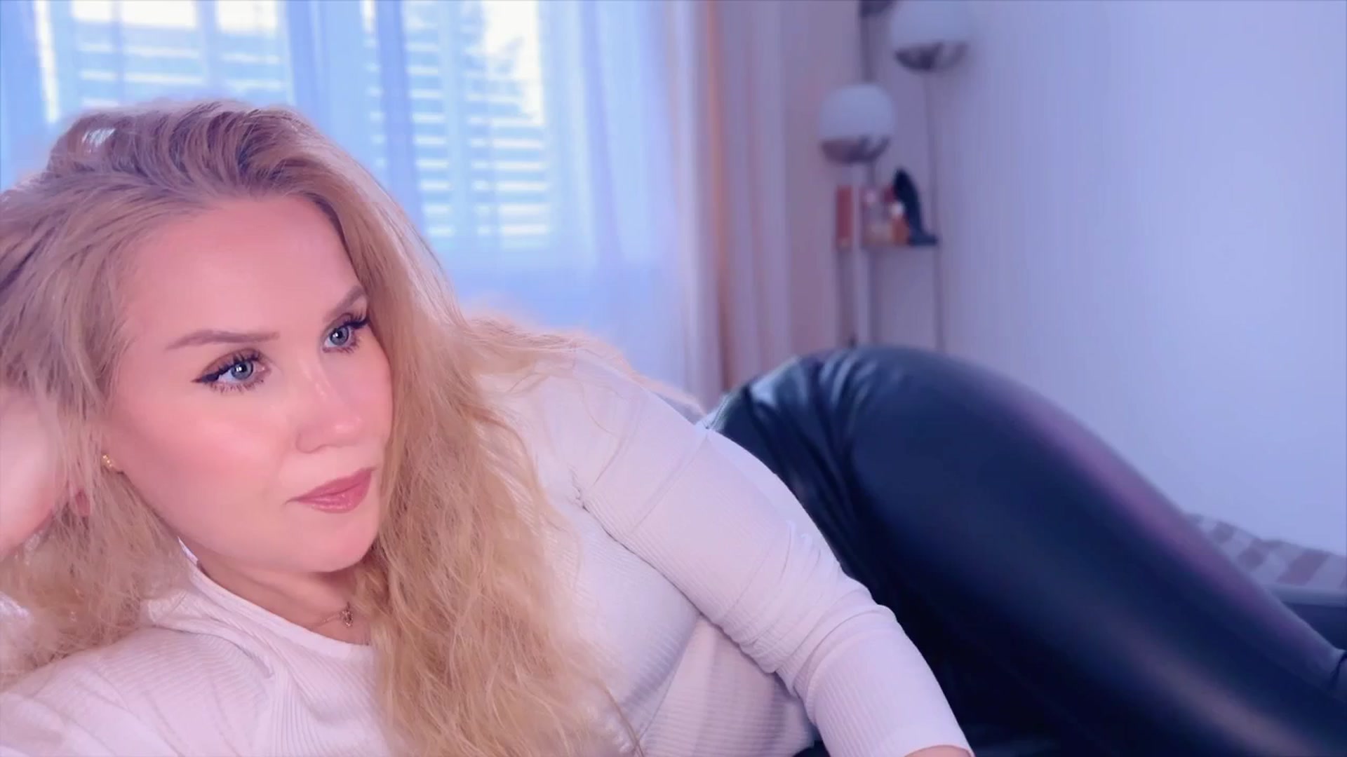 Gallery image thumbnail from Myassistant's myfreecams stream on, 06/07/2025, 20:03 image 3 of 20