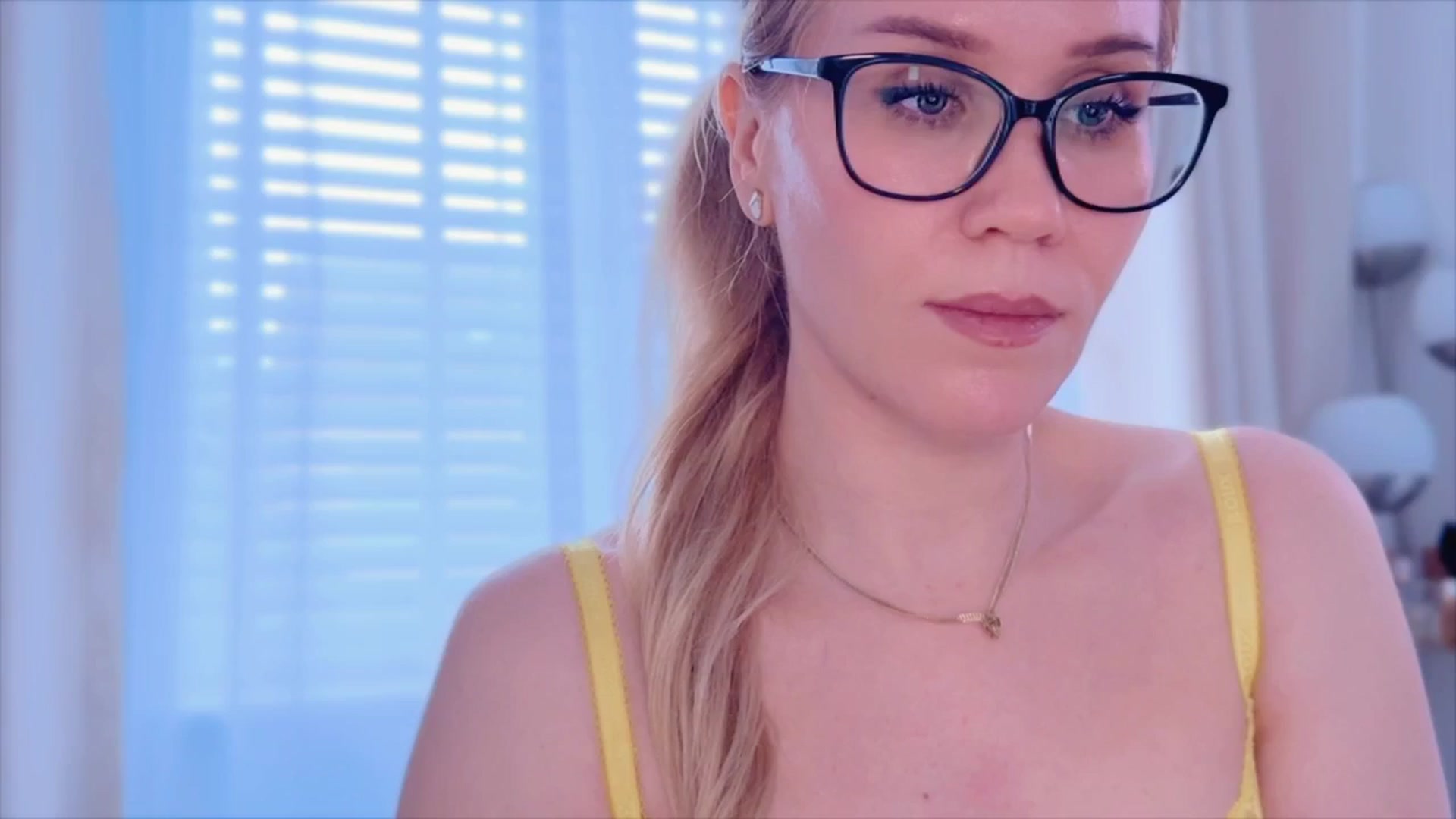 Gallery image thumbnail from Myassistant's myfreecams stream on, 06/09/2025, 17:45 image 19 of 20
