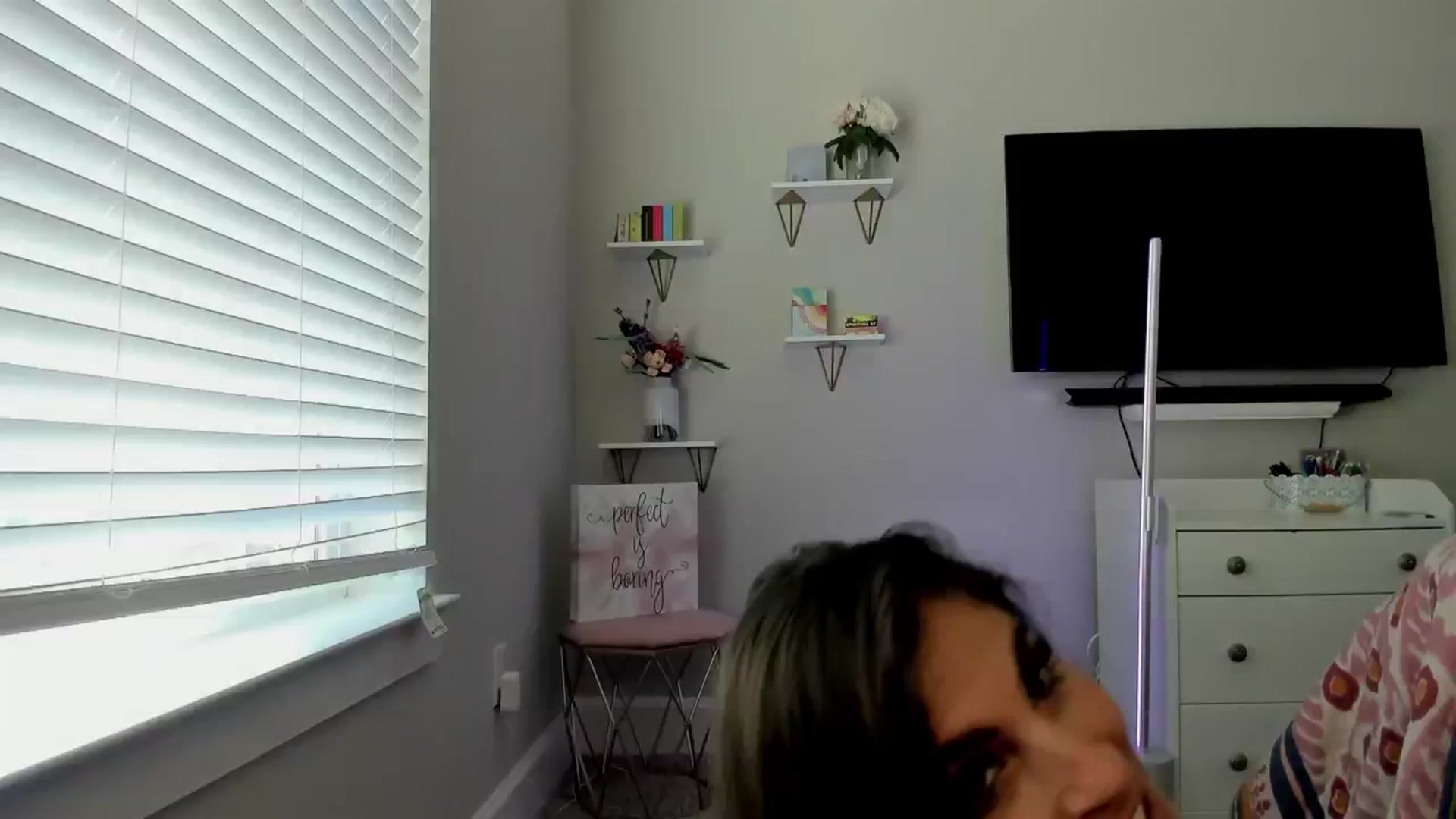 Gallery image thumbnail from MylaBanks's myfreecams stream on, 03/19/2024, 16:37 image 11 of 20