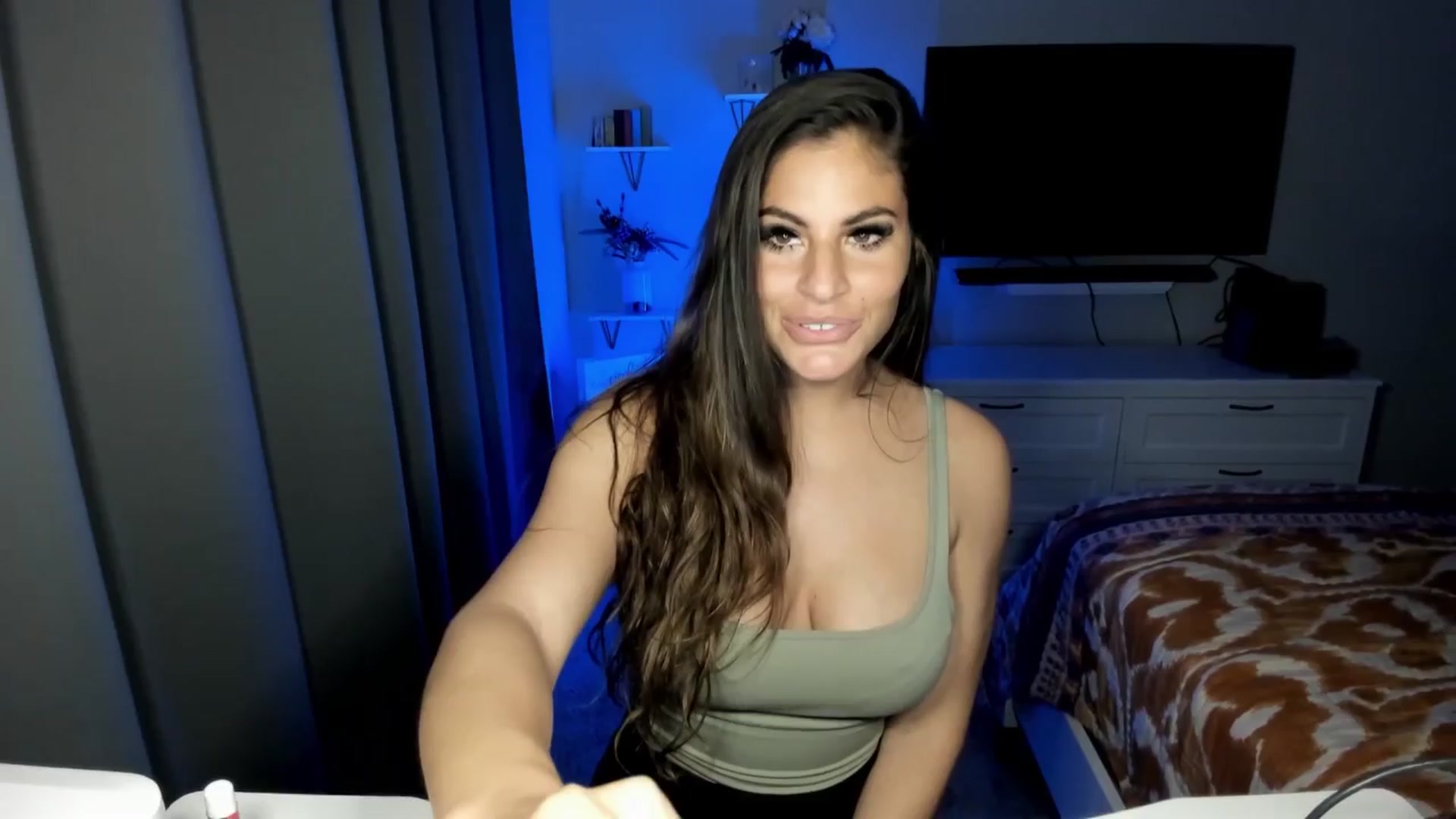 Gallery image thumbnail from MylaBanks's myfreecams stream on, 04/13/2024, 04:49 image 2 of 20