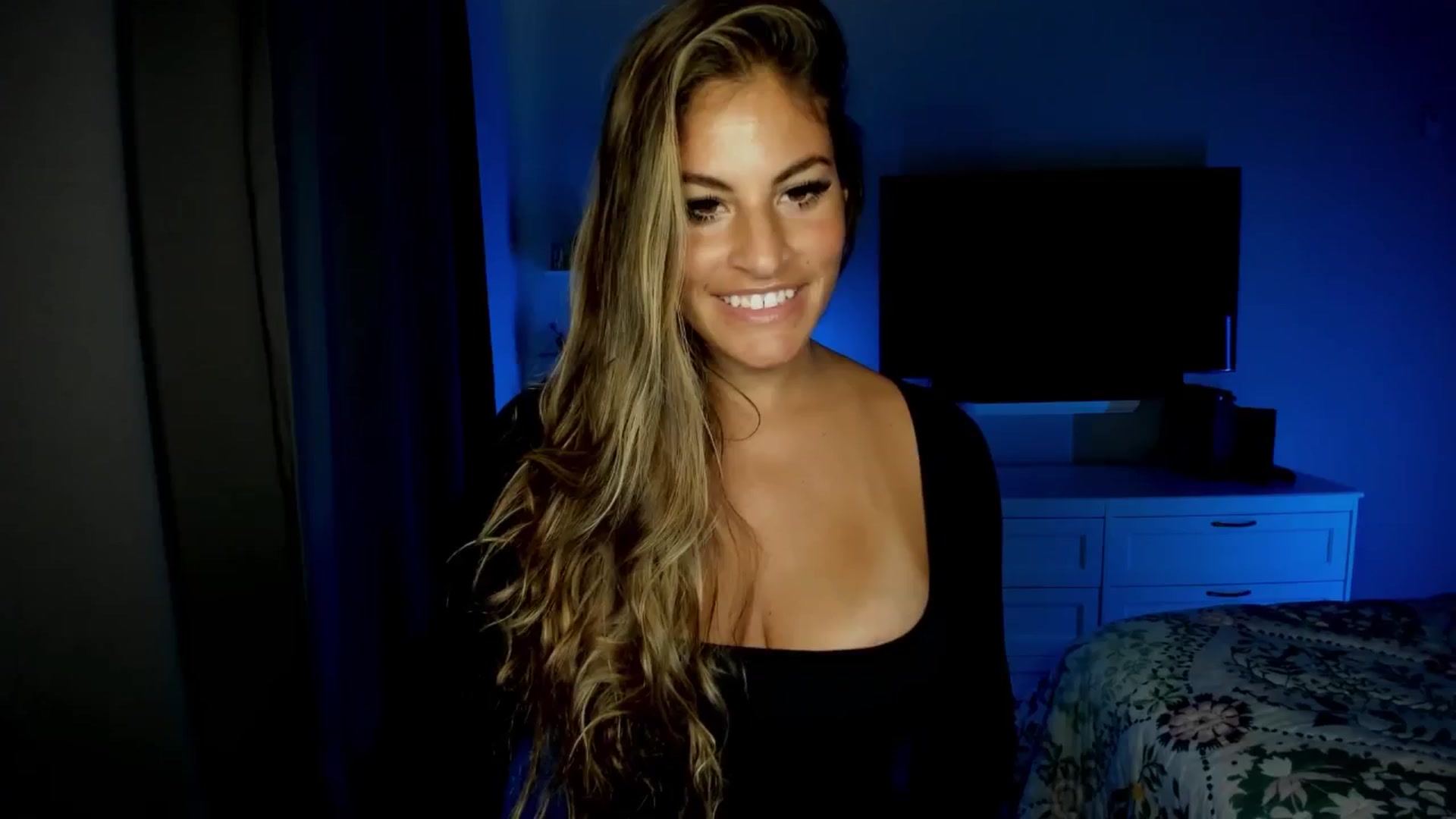 Gallery image thumbnail from MylaBanks's myfreecams stream on, 07/10/2024, 19:18 image 2 of 20