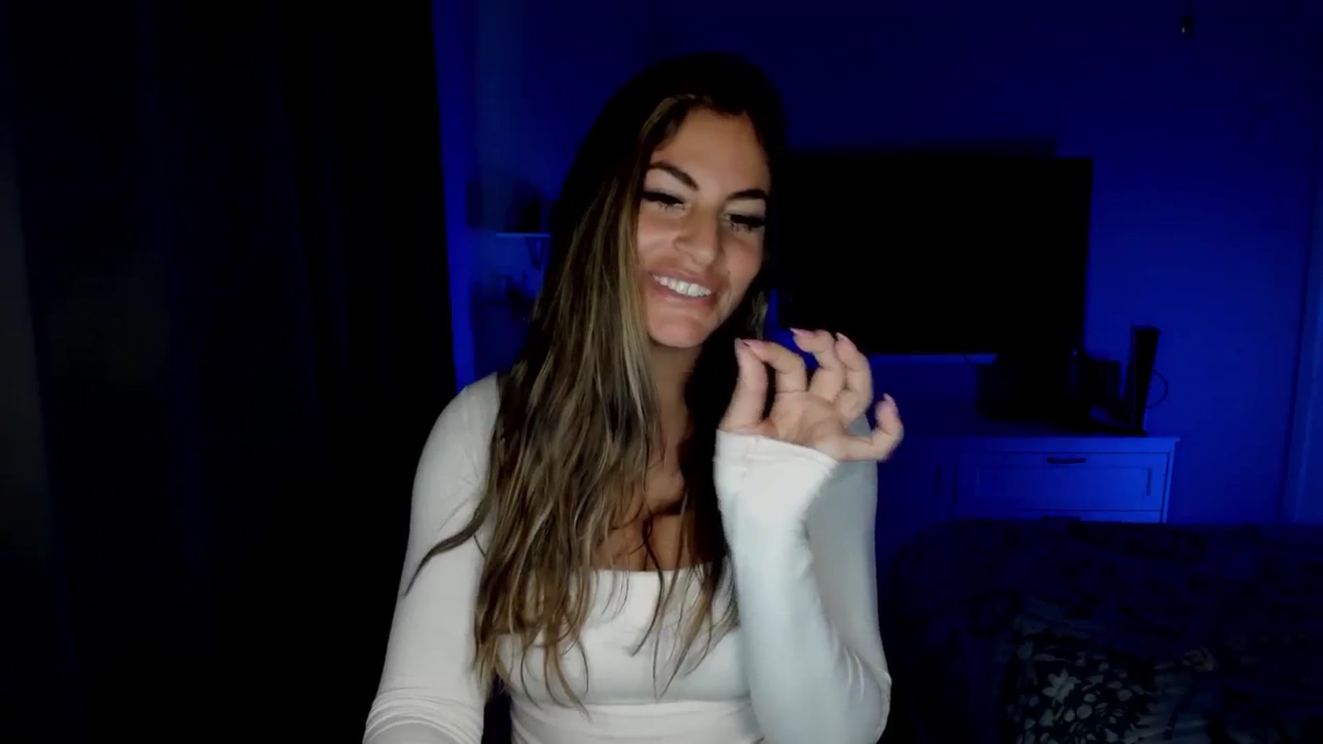 Gallery image thumbnail from MylaBanks's myfreecams stream on, 01/08/2025, 18:58 image 17 of 20