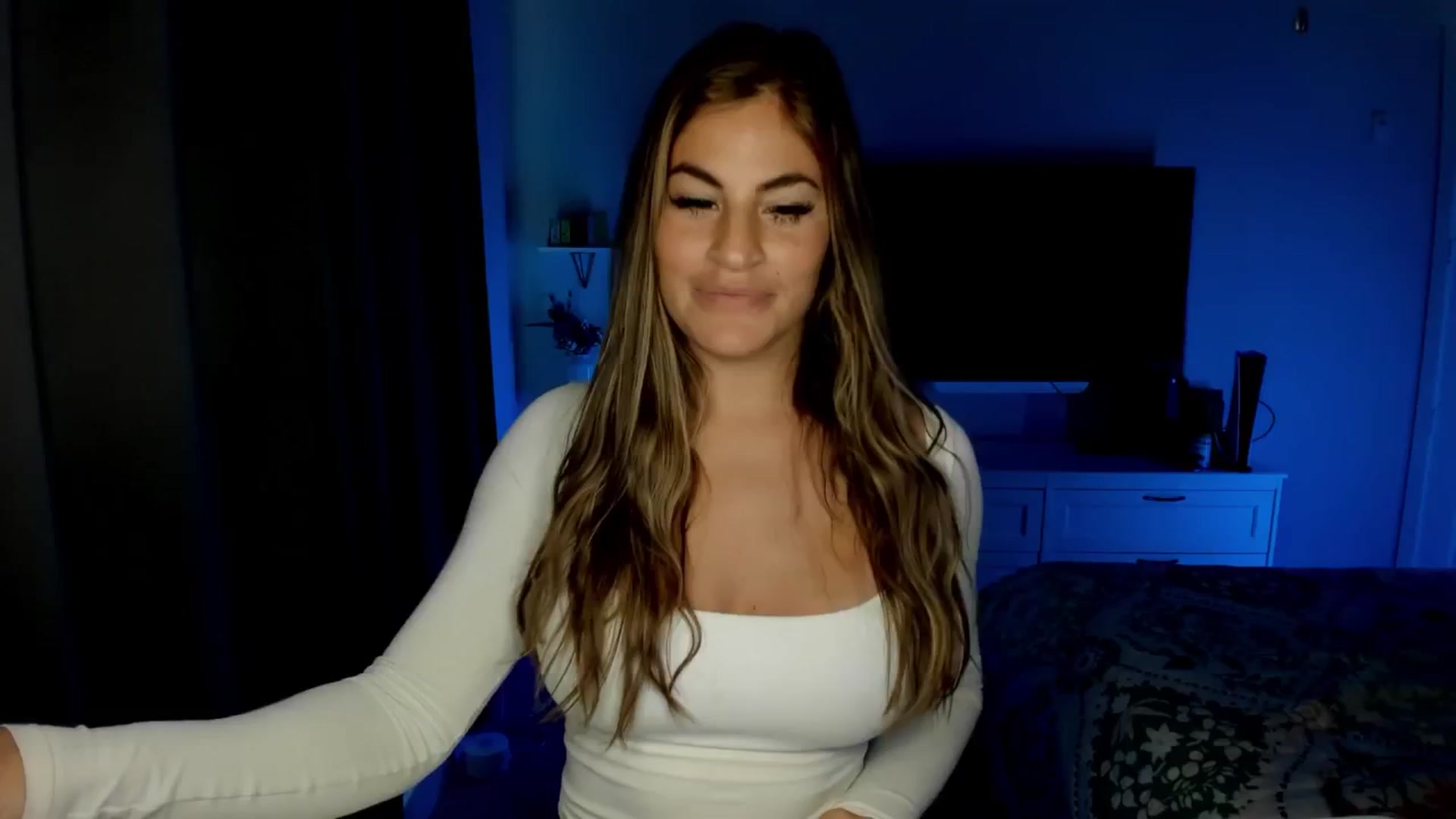 Gallery image thumbnail from MylaBanks's myfreecams stream on, 01/08/2025, 18:58 image 4 of 20
