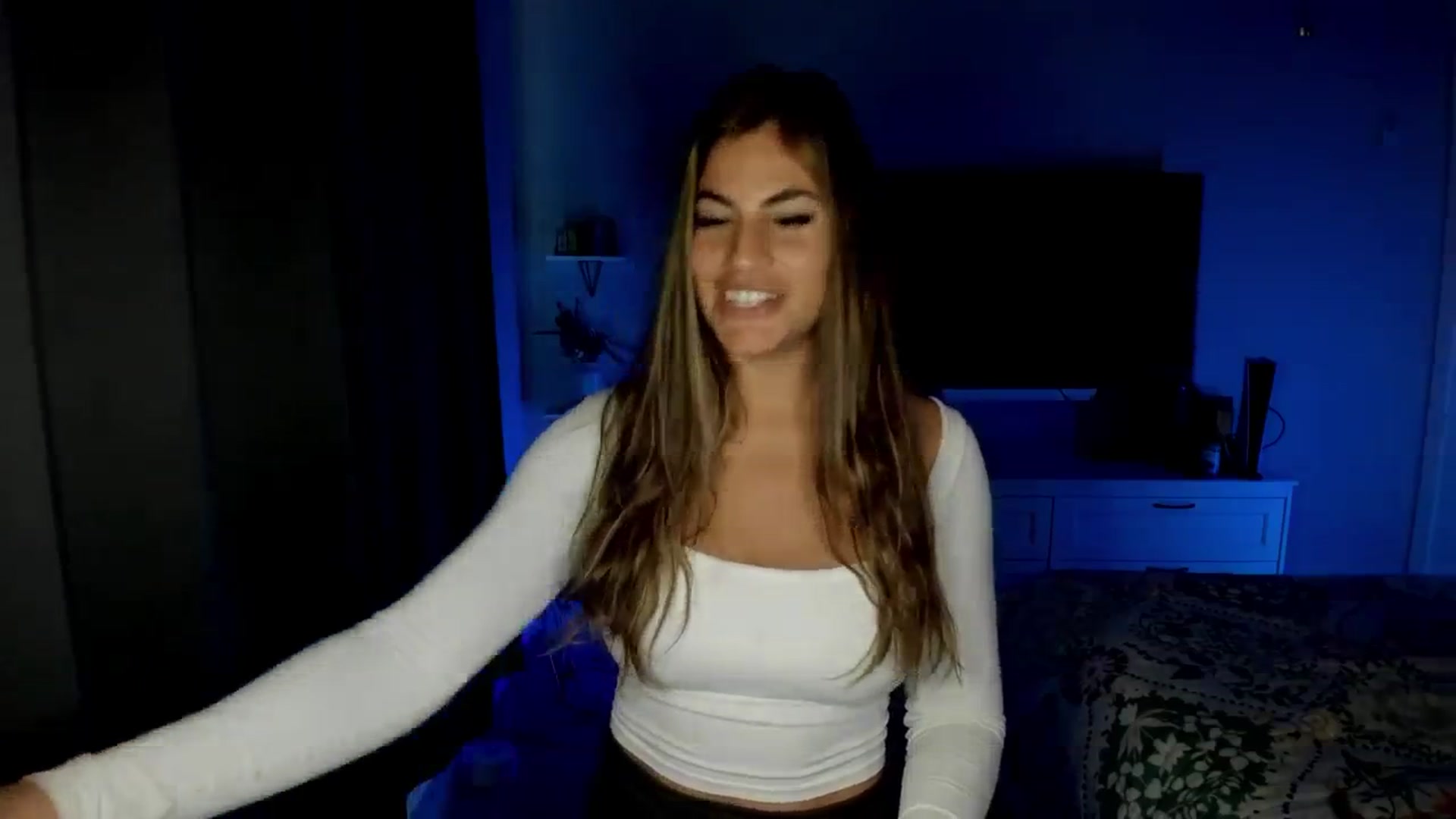 Gallery image thumbnail from MylaBanks's myfreecams stream on, 01/08/2025, 18:58 image 12 of 20