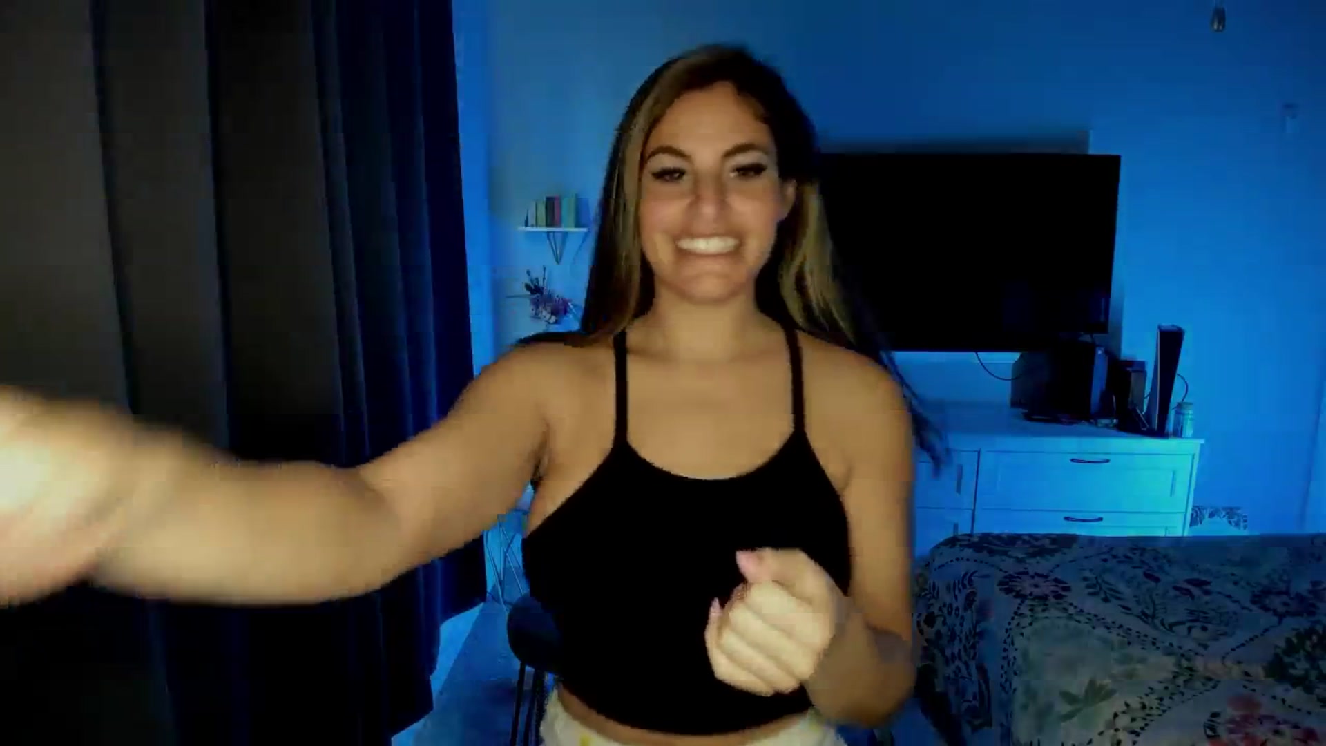 Gallery image thumbnail from MylaBanks's myfreecams stream on, 01/15/2025, 18:53 image 16 of 20