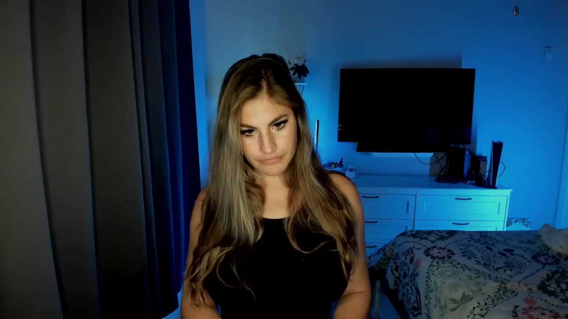 Gallery image thumbnail from MylaBanks's myfreecams stream on, 01/15/2025, 22:46 image 14 of 20