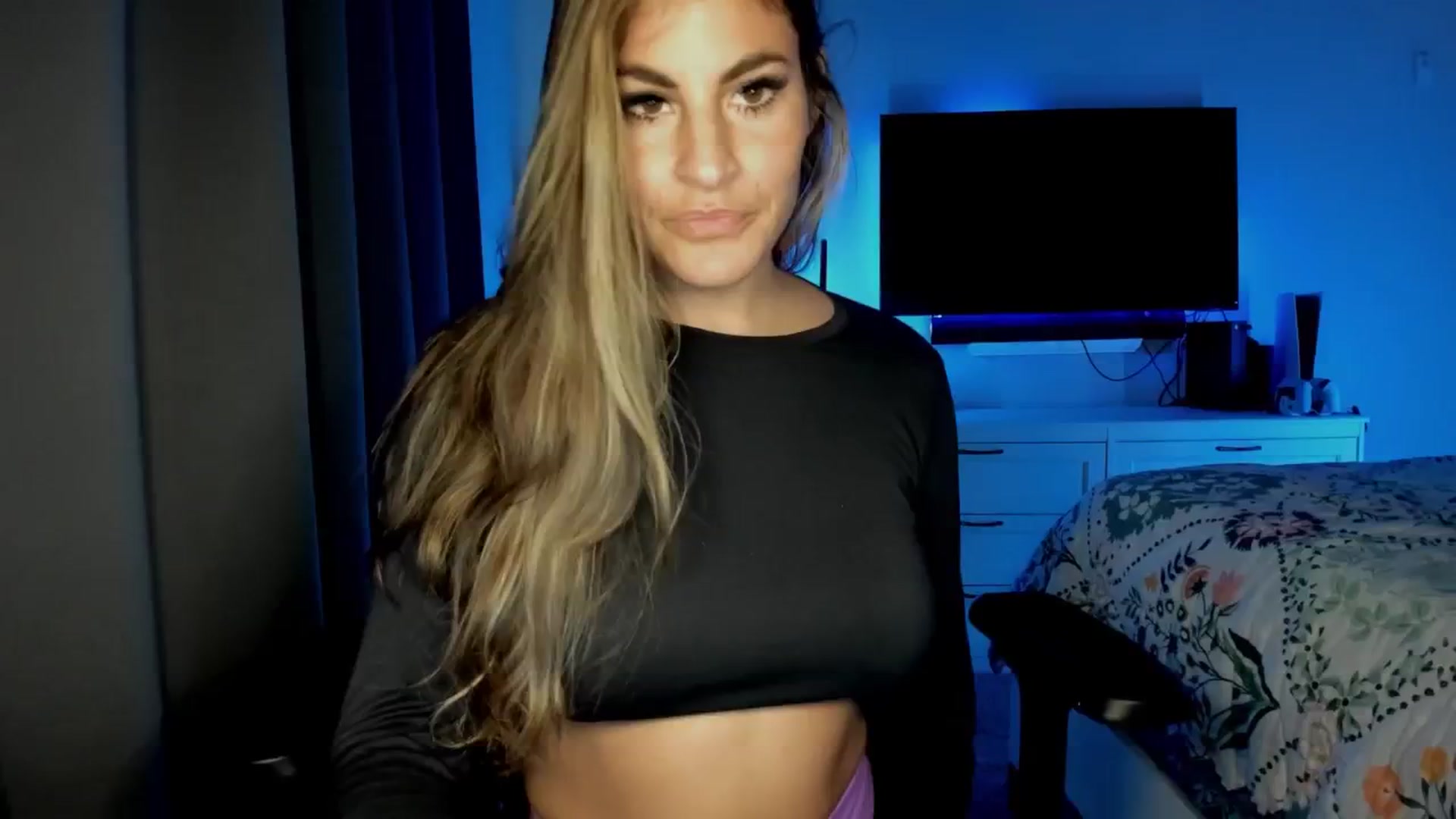 Gallery image thumbnail from MylaBanks's myfreecams stream on, 02/17/2025, 21:51 image 6 of 20