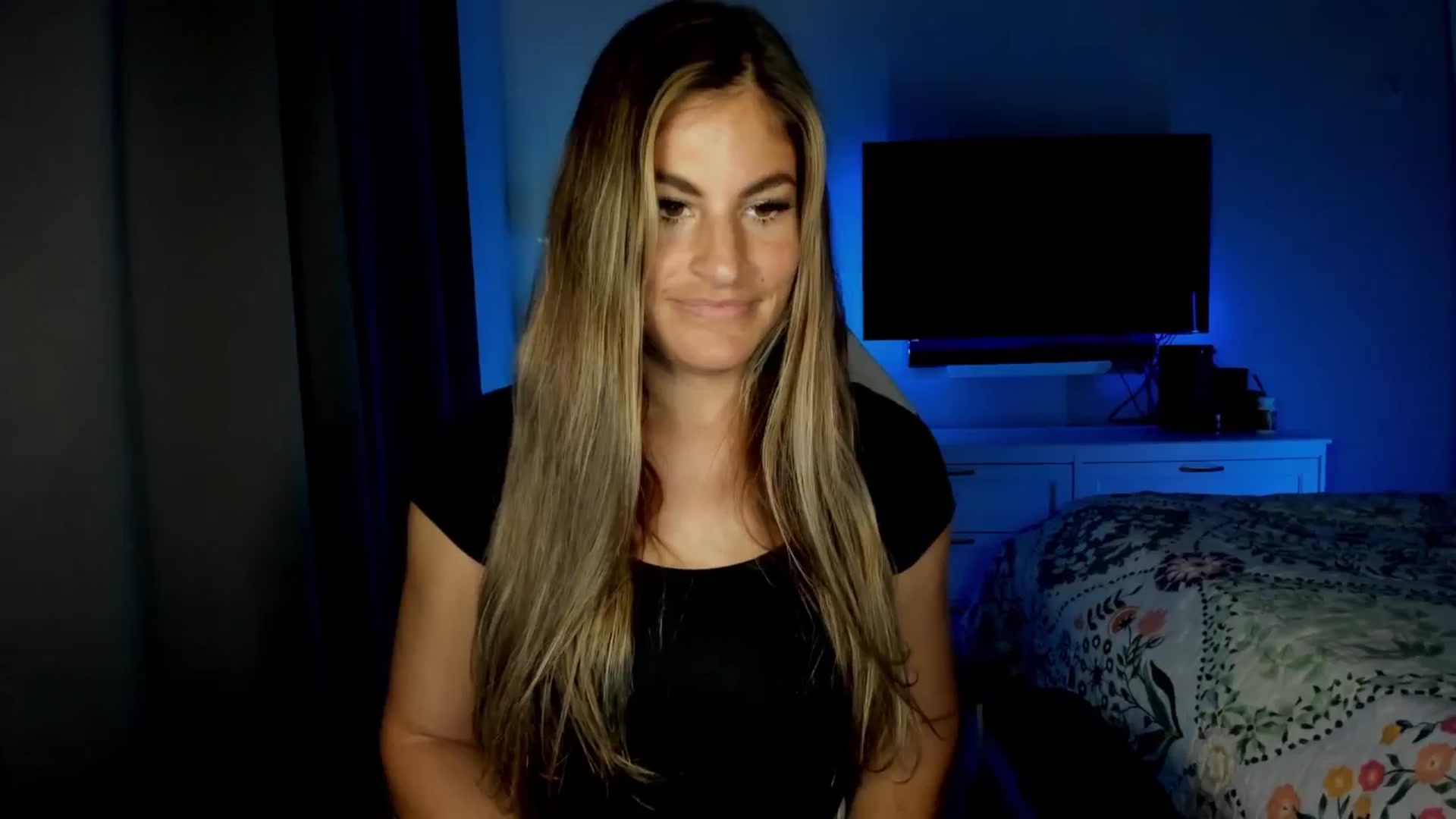 Gallery image thumbnail from MylaBanks's myfreecams stream on, 04/13/2025, 22:40 image 3 of 20