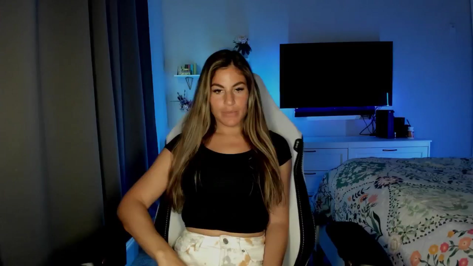 Gallery image thumbnail from MylaBanks's myfreecams stream on, 04/13/2025, 22:40 image 7 of 20