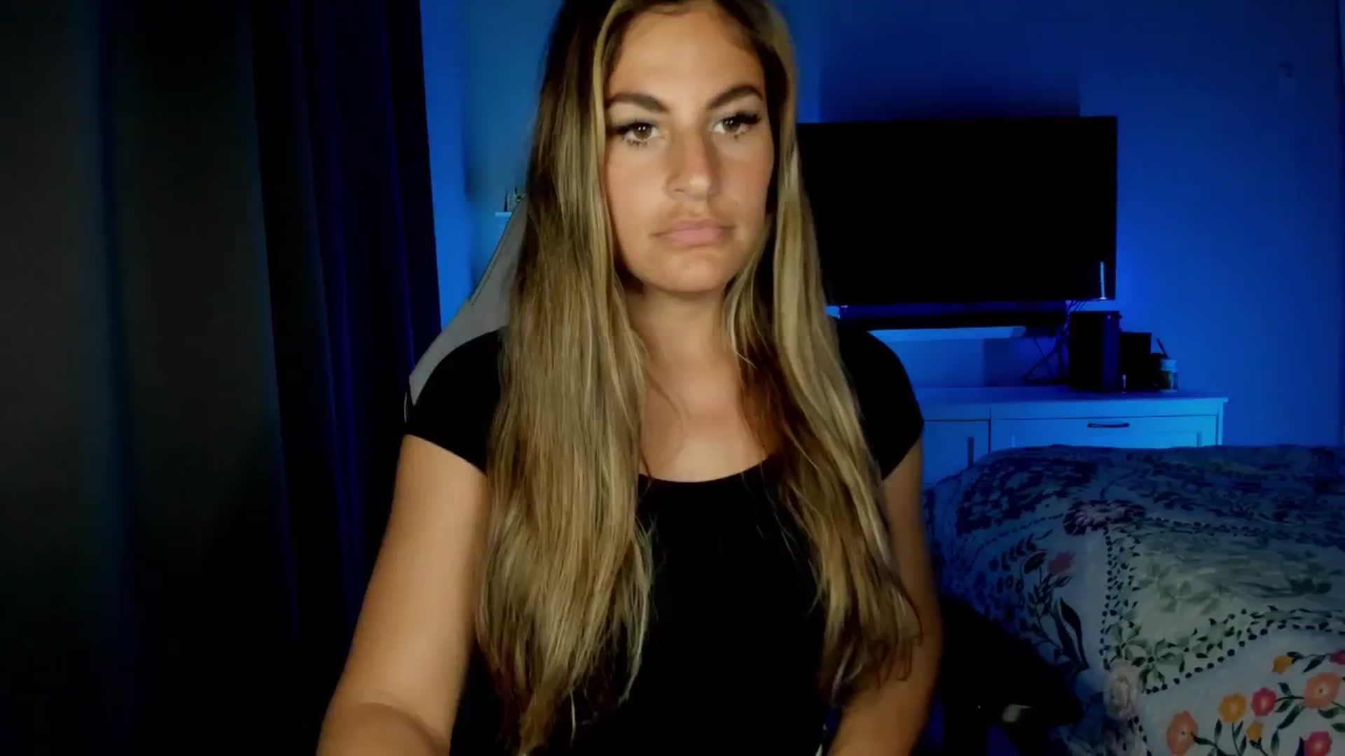 Gallery image thumbnail from MylaBanks's myfreecams stream on, 04/13/2025, 22:40 image 6 of 20