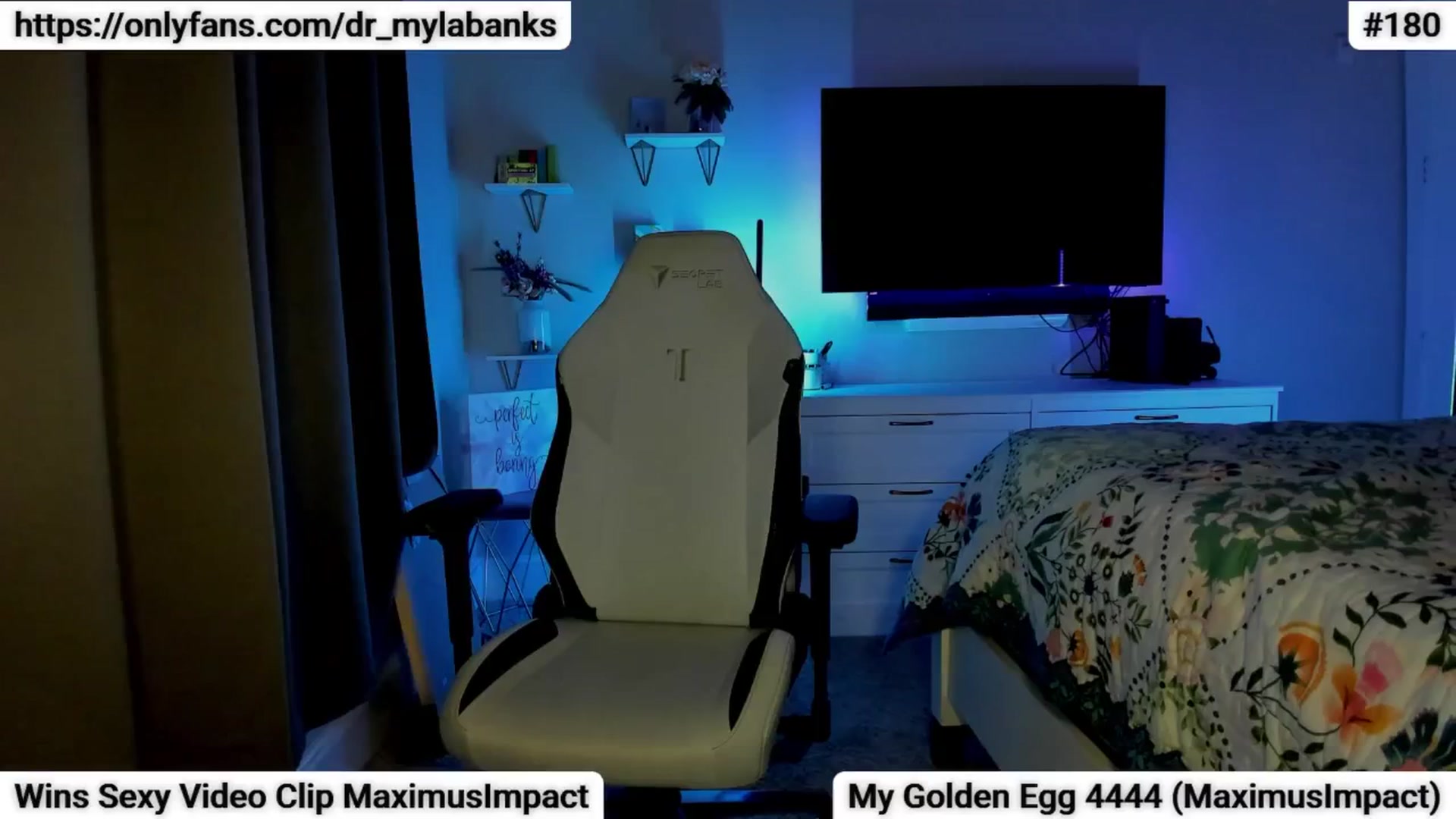 Gallery image thumbnail from MylaBanks's myfreecams stream on, 04/27/2025, 03:19 image 9 of 20