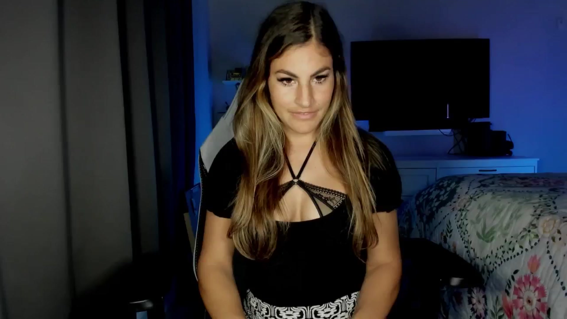 Gallery image thumbnail from MylaBanks's myfreecams stream on, 05/09/2025, 04:03 image 2 of 20
