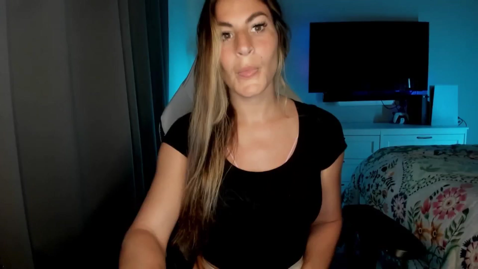 Gallery image thumbnail from MylaBanks's myfreecams stream on, 06/04/2025, 01:11 image 2 of 20