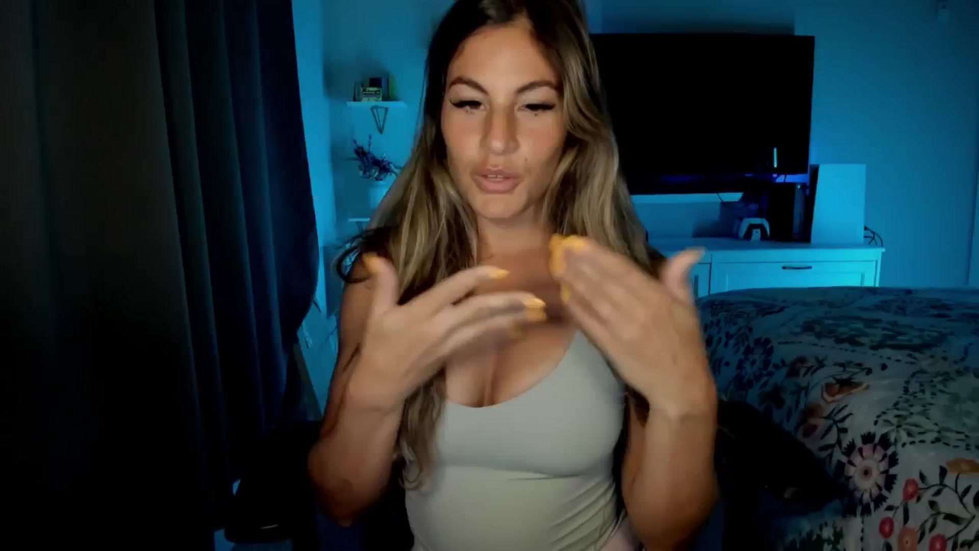 Gallery image thumbnail from MylaBanks's myfreecams stream on, 07/15/2025, 01:14 image 16 of 20