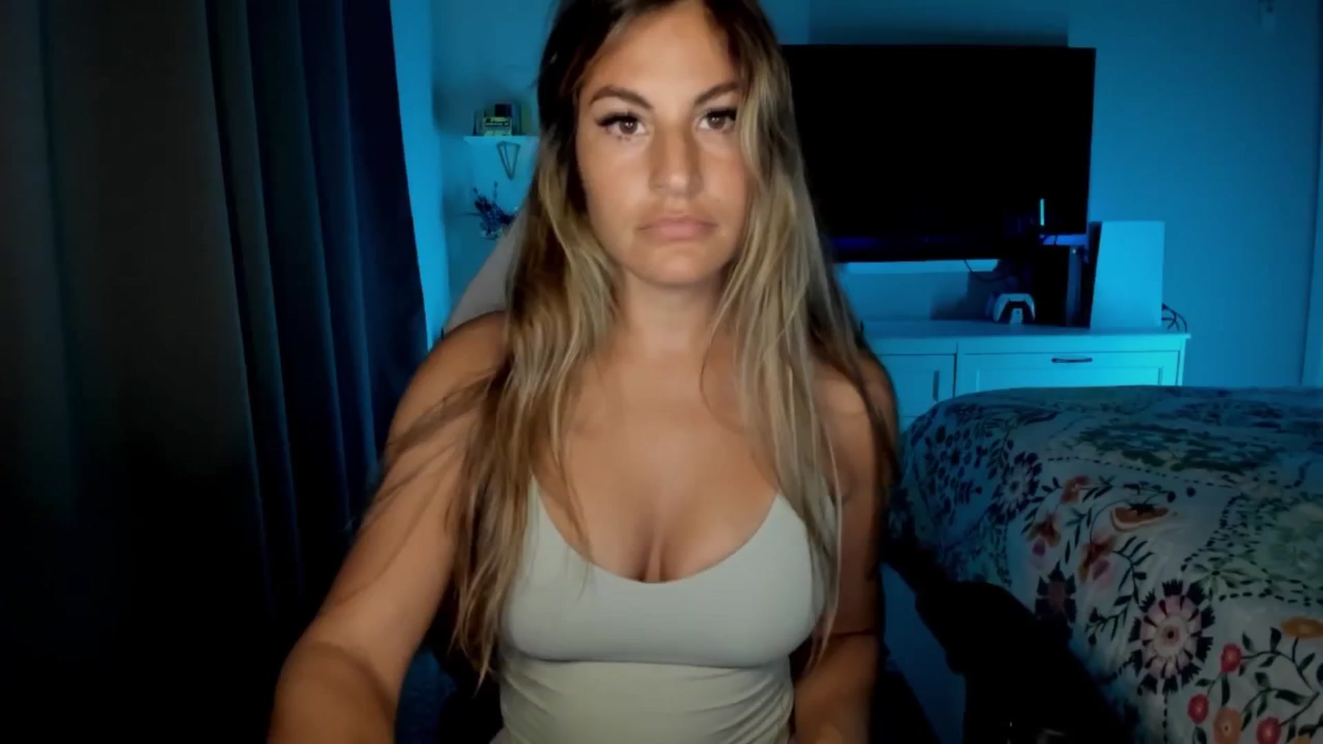 Gallery image thumbnail from MylaBanks's myfreecams stream on, 07/15/2025, 01:14 image 8 of 20