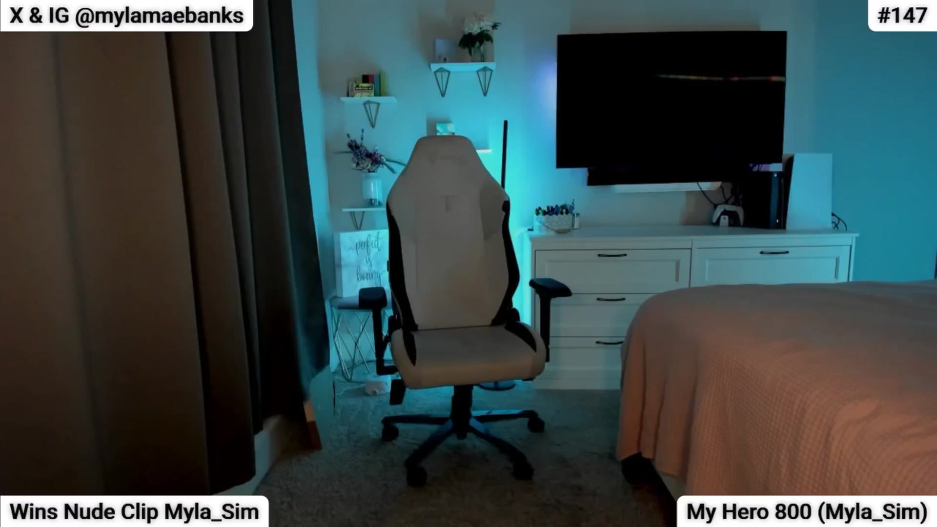 Gallery image thumbnail from MylaBanks's myfreecams stream on, 08/30/2025, 24:22 image 11 of 20