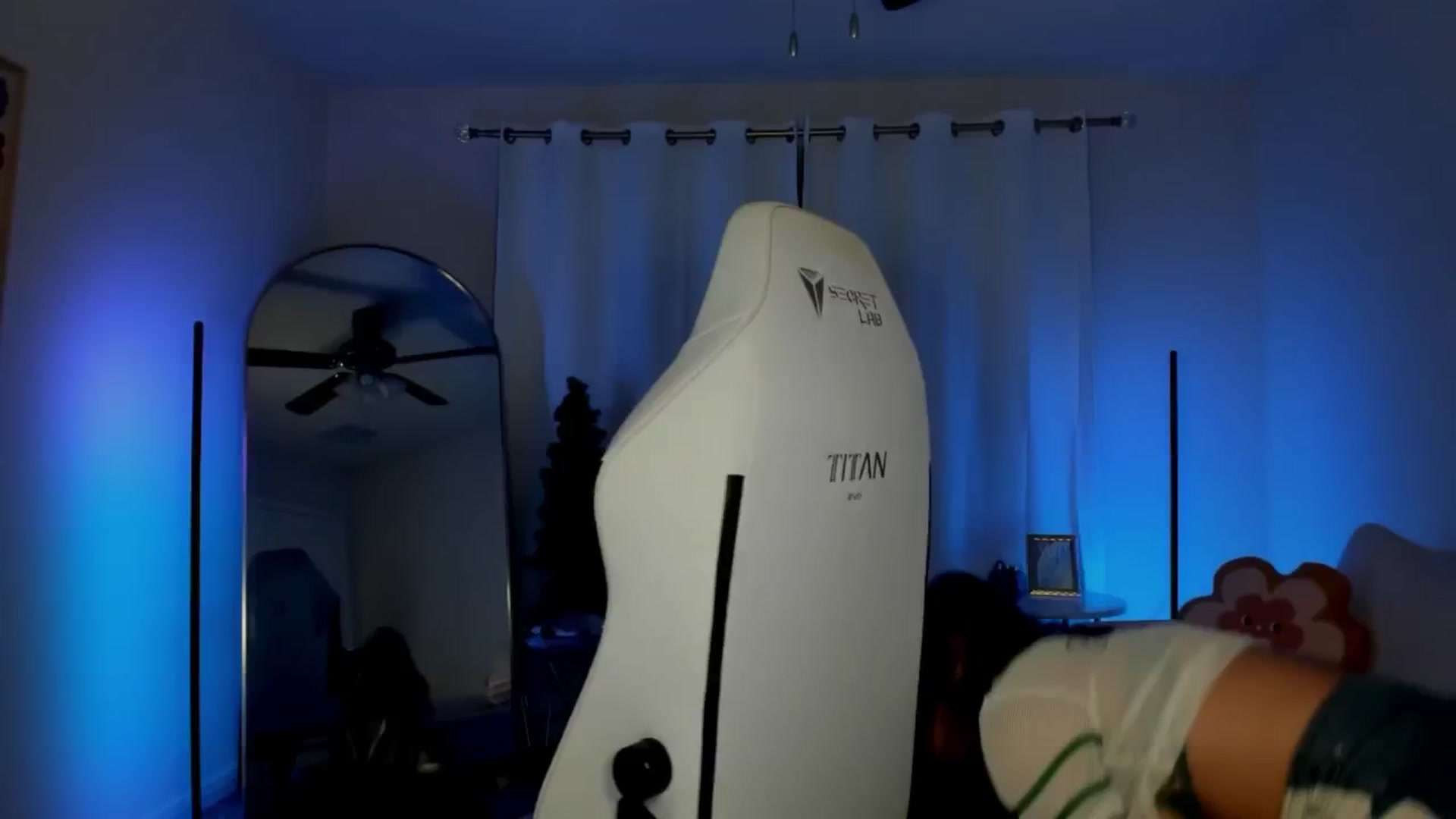Gallery image thumbnail from MylaBanks's myfreecams stream on, 11/16/2025, 22:05 image 2 of 20