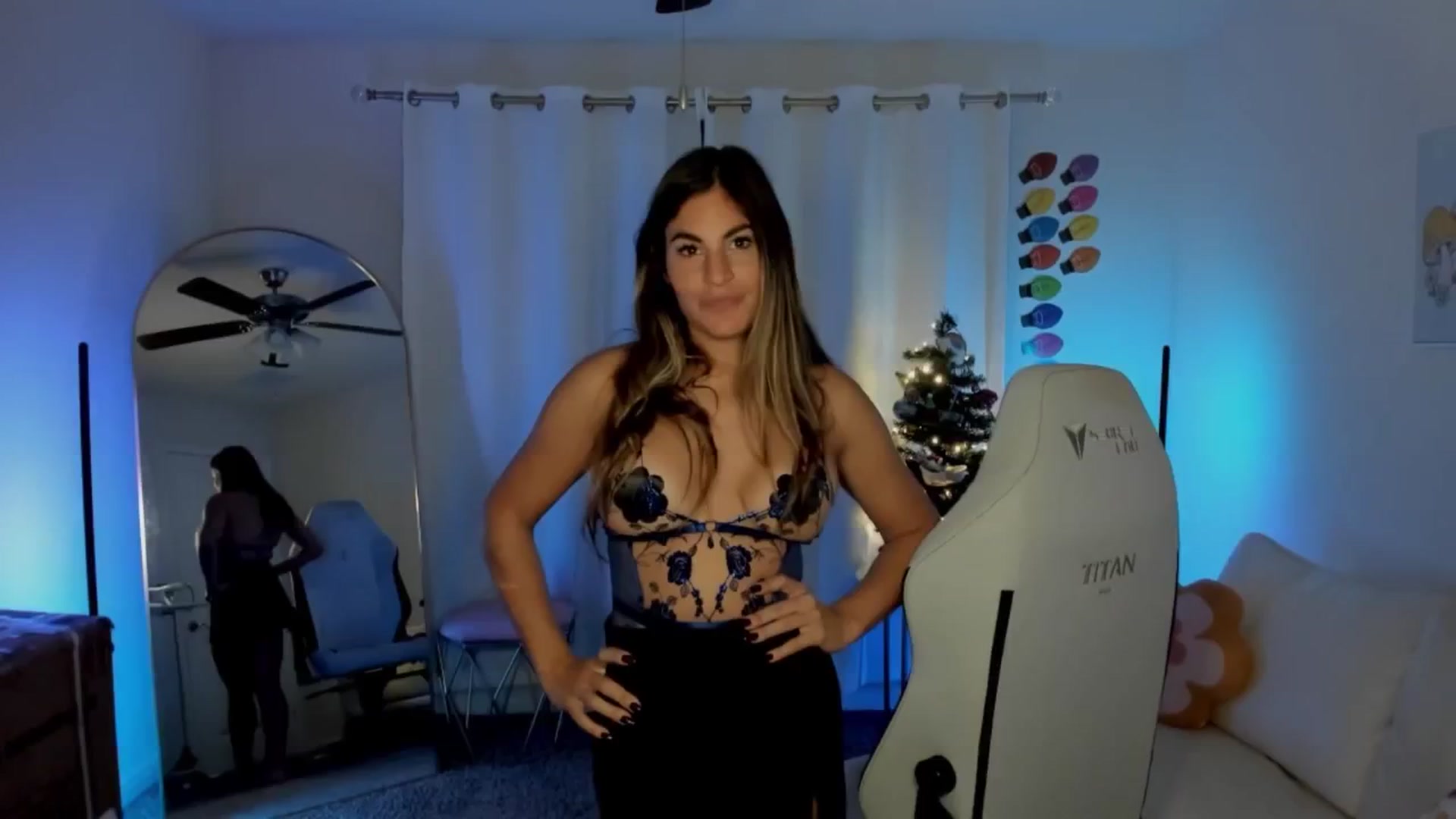 Gallery image thumbnail from MylaBanks's myfreecams stream on, 12/03/2025, 19:19 image 1 of 20