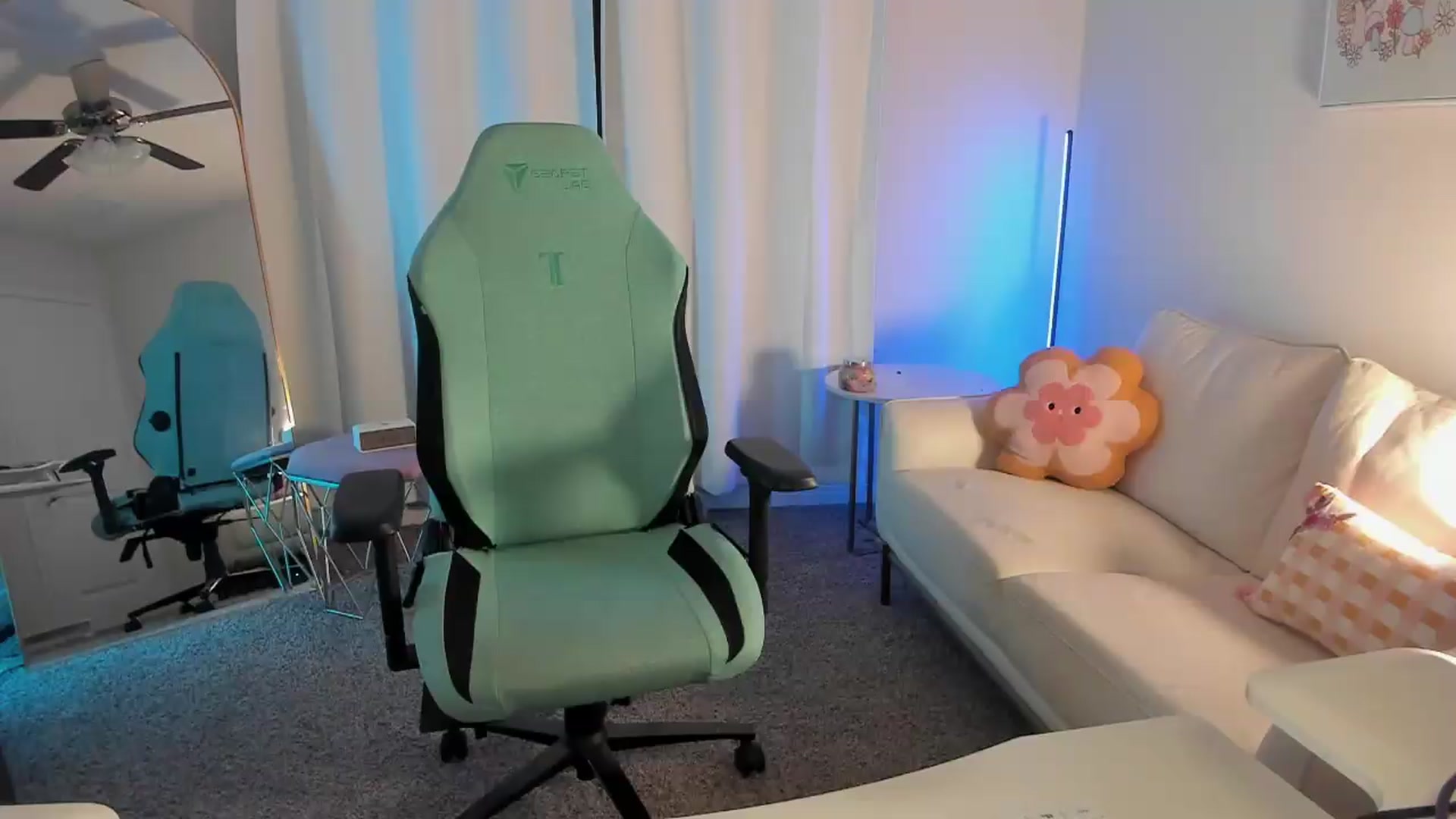 Gallery image thumbnail from Myla_'s myfreecams stream on, 08/07/2026, 04:48 image 1 of 20