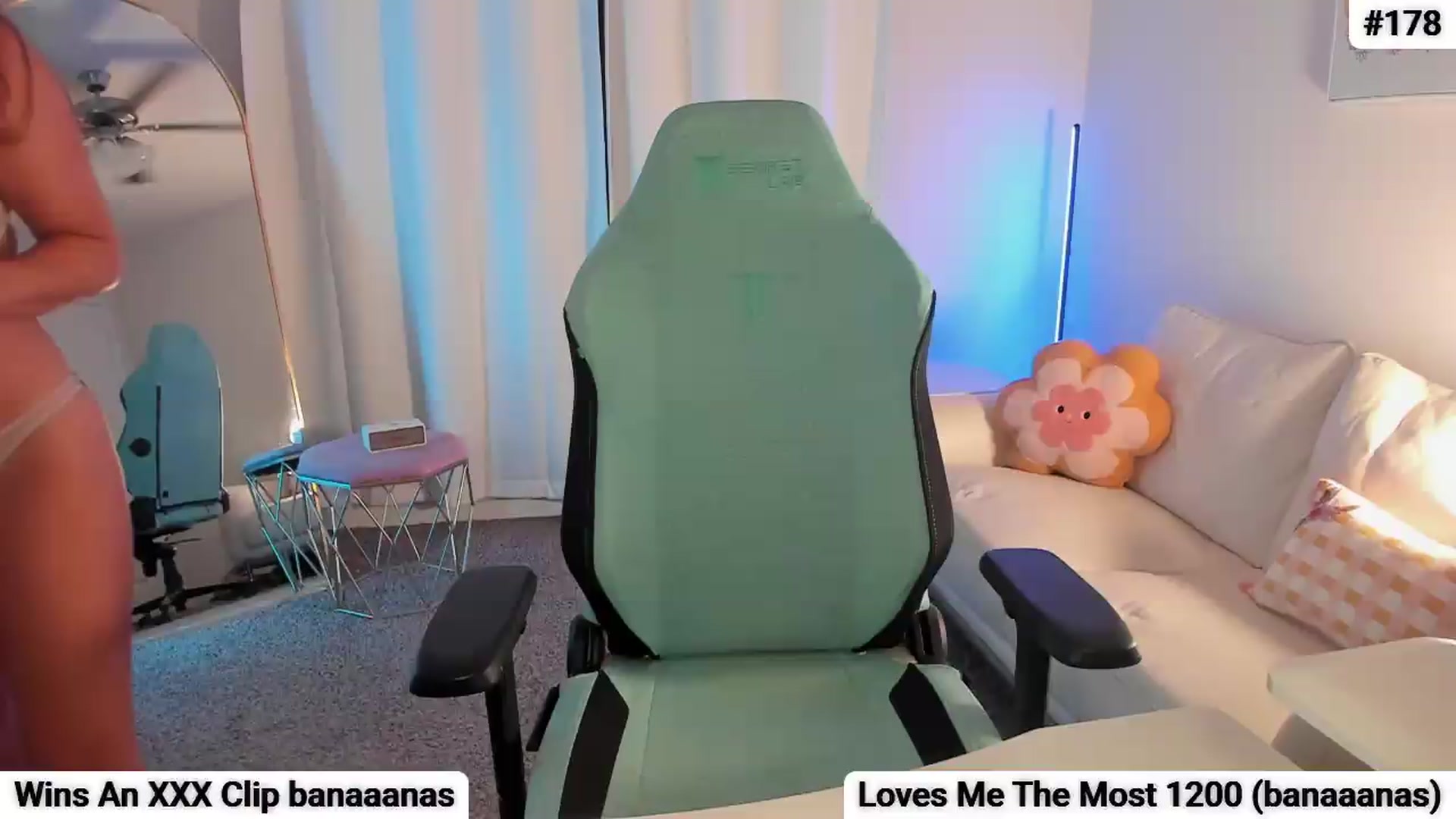 Gallery image thumbnail from Myla_'s myfreecams stream on, 08/15/2026, 04:54 image 11 of 20
