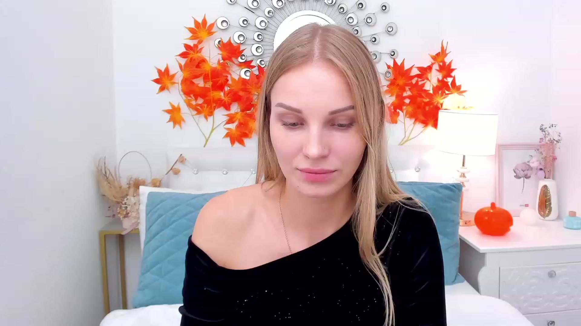 Gallery image thumbnail from MyrandaMay's myfreecams stream on, 10/31/2023, 17:28 image 8 of 20