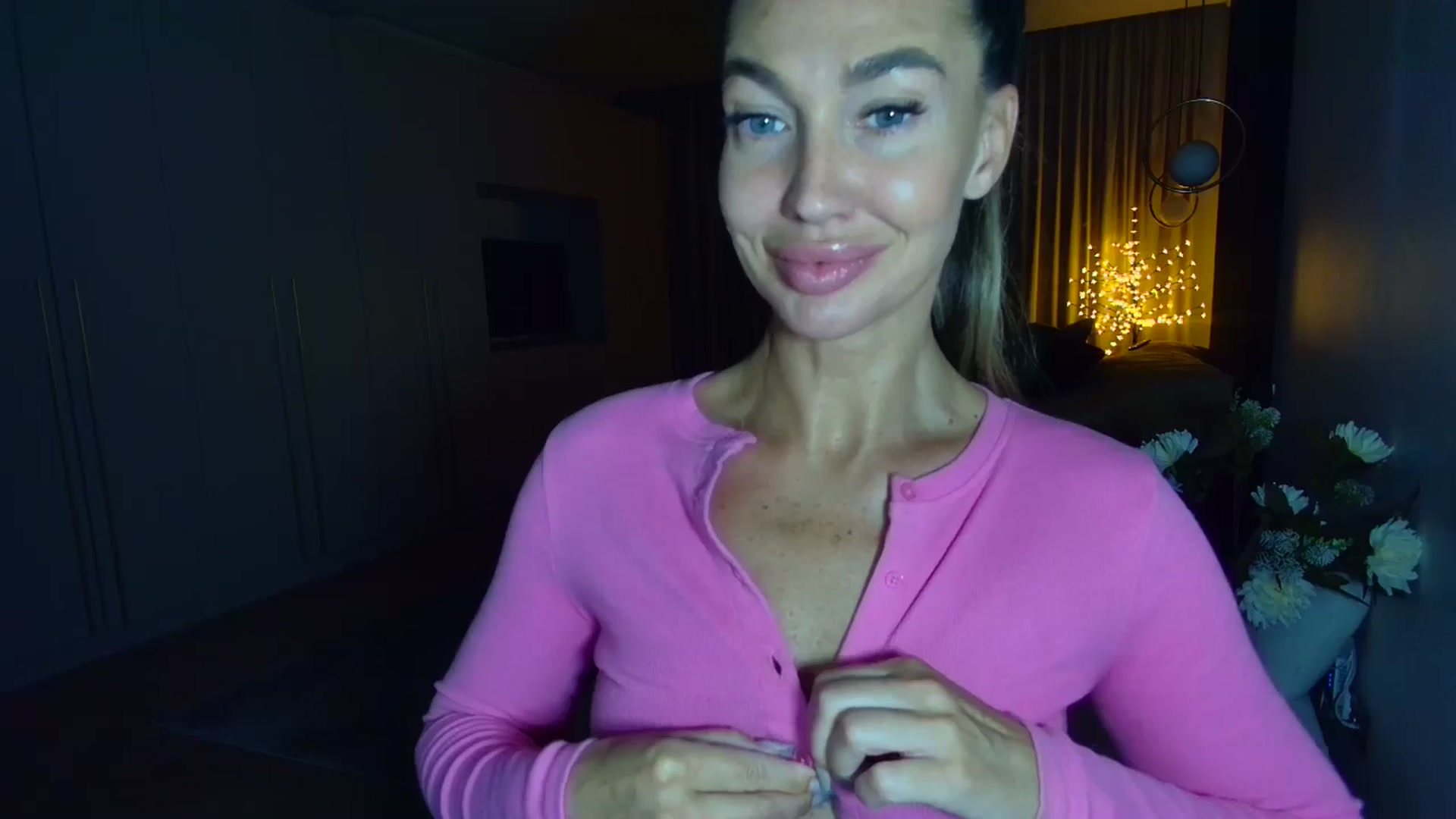 Gallery image thumbnail from Mystery_C's myfreecams stream on, 05/12/2025, 22:12 image 10 of 20