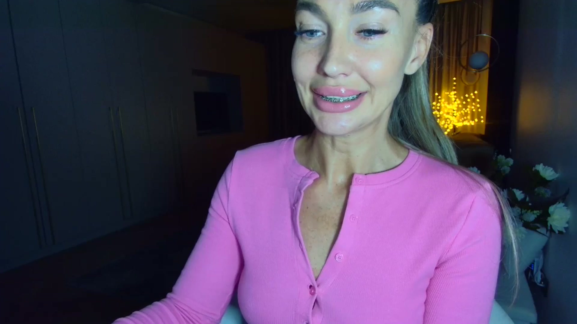 Gallery image thumbnail from Mystery_C's myfreecams stream on, 05/12/2025, 22:12 image 9 of 20