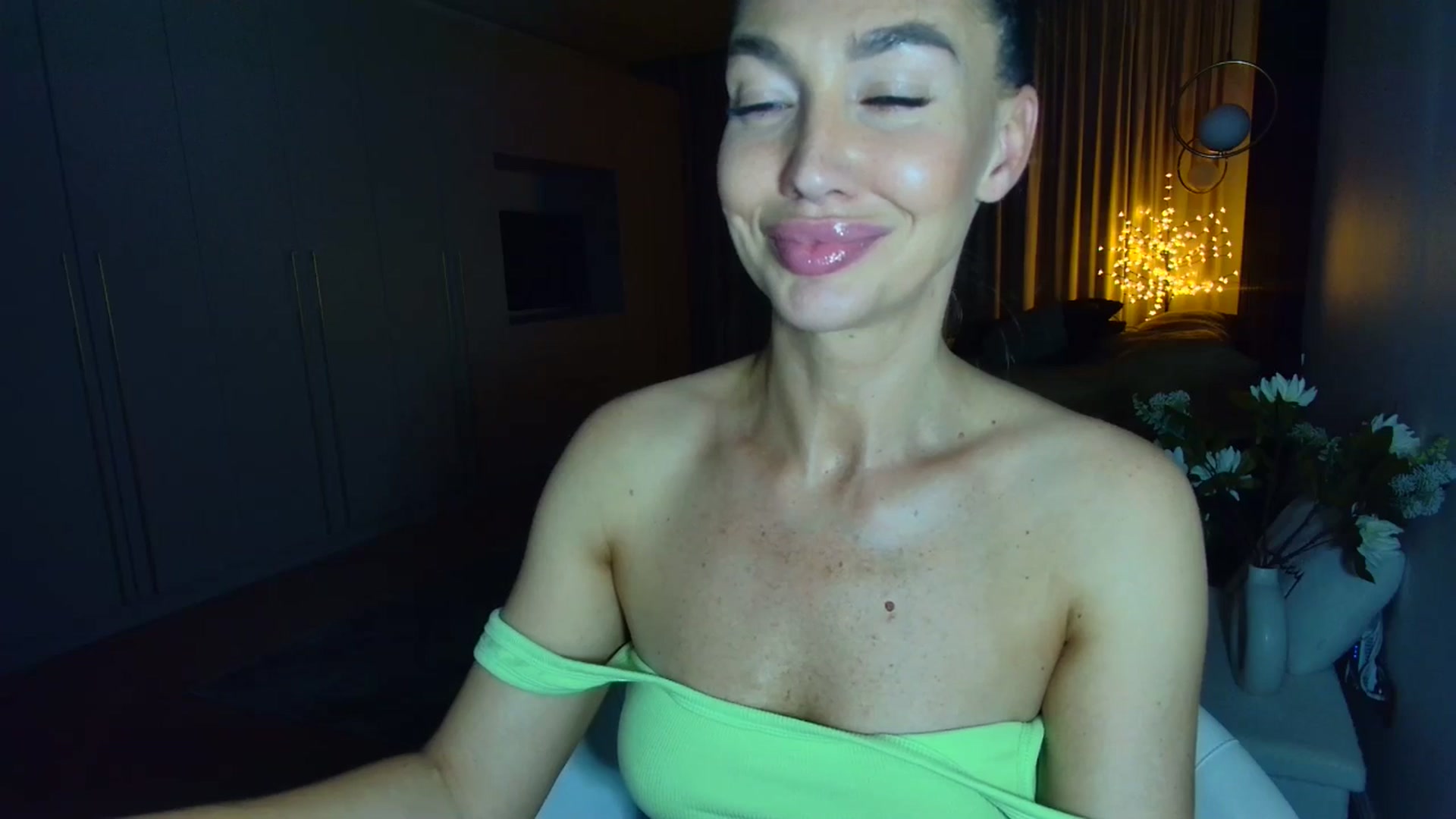 Gallery image thumbnail from Mystery_C's myfreecams stream on, 05/14/2025, 21:59 image 19 of 20