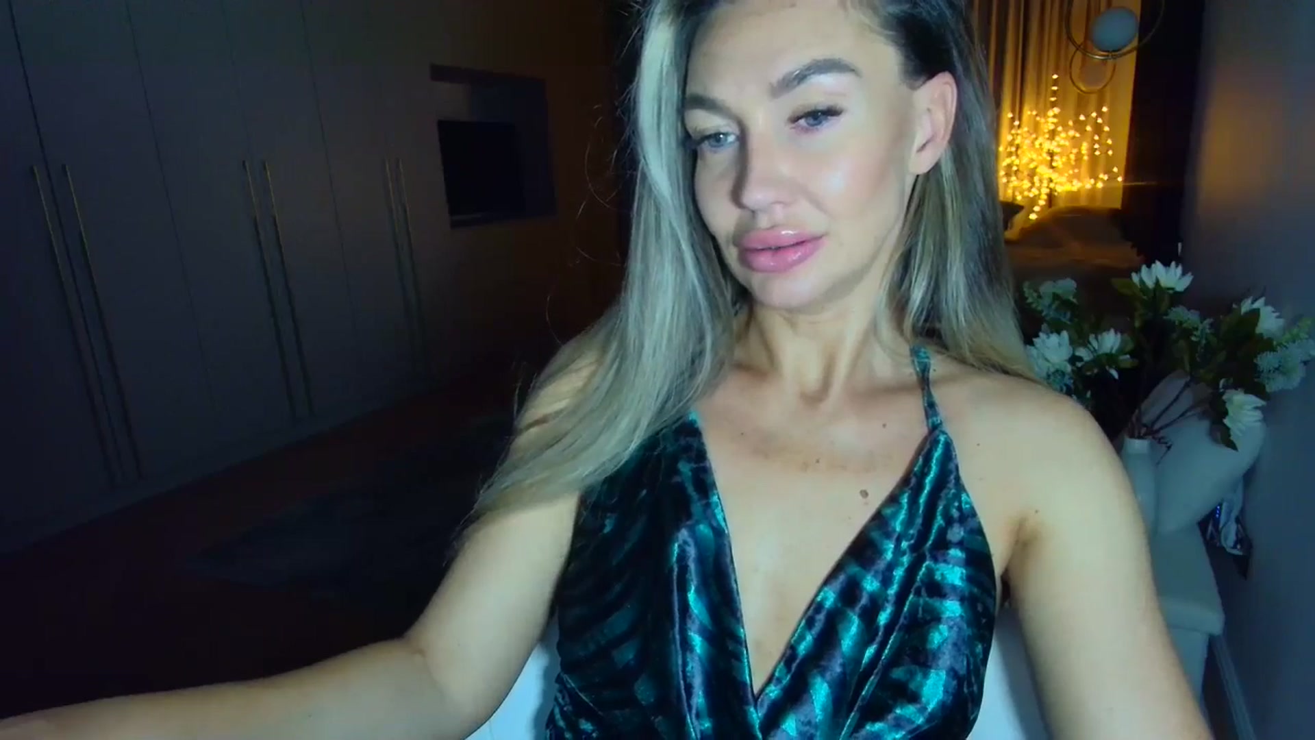 Gallery image thumbnail from Mystery_C's myfreecams stream on, 05/16/2025, 22:29 image 12 of 20