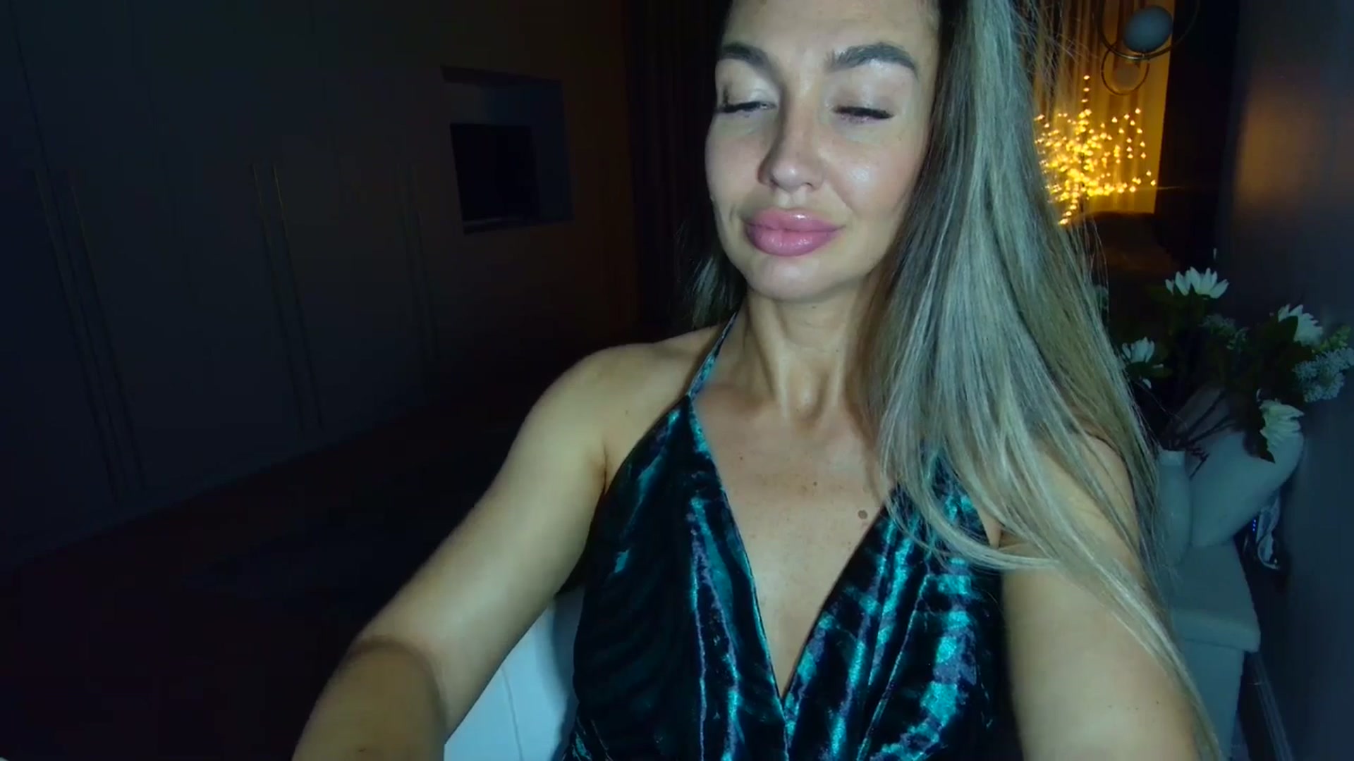 Gallery image thumbnail from Mystery_C's myfreecams stream on, 05/16/2025, 22:29 image 13 of 20