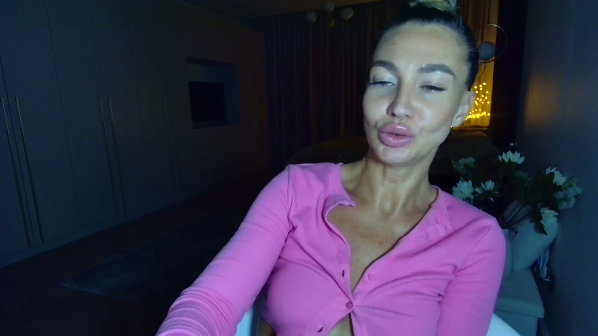 Gallery image thumbnail from Mystery_C's myfreecams stream on, 05/26/2025, 21:44 image 19 of 20