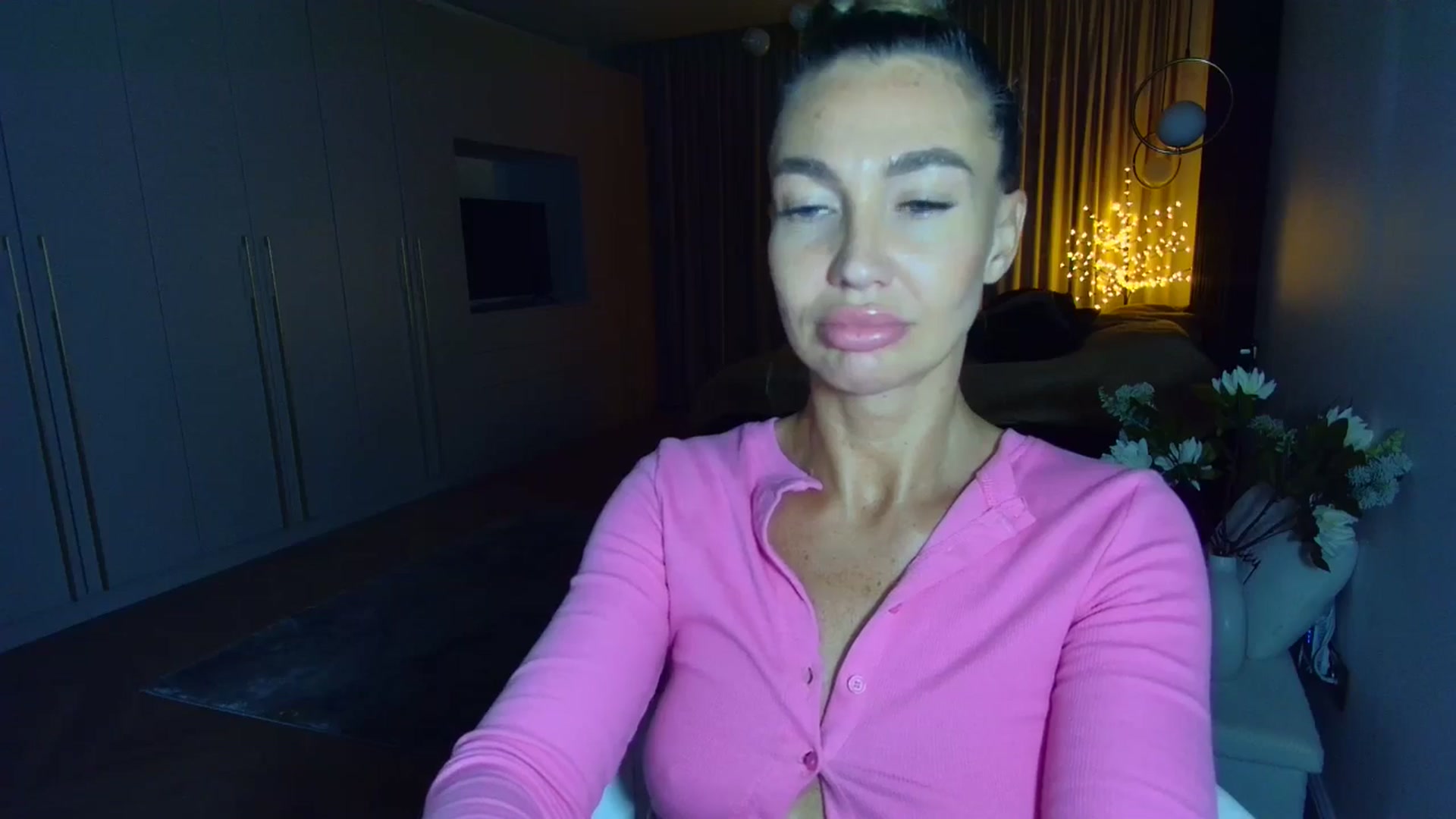 Gallery image thumbnail from Mystery_C's myfreecams stream on, 05/26/2025, 21:44 image 14 of 20