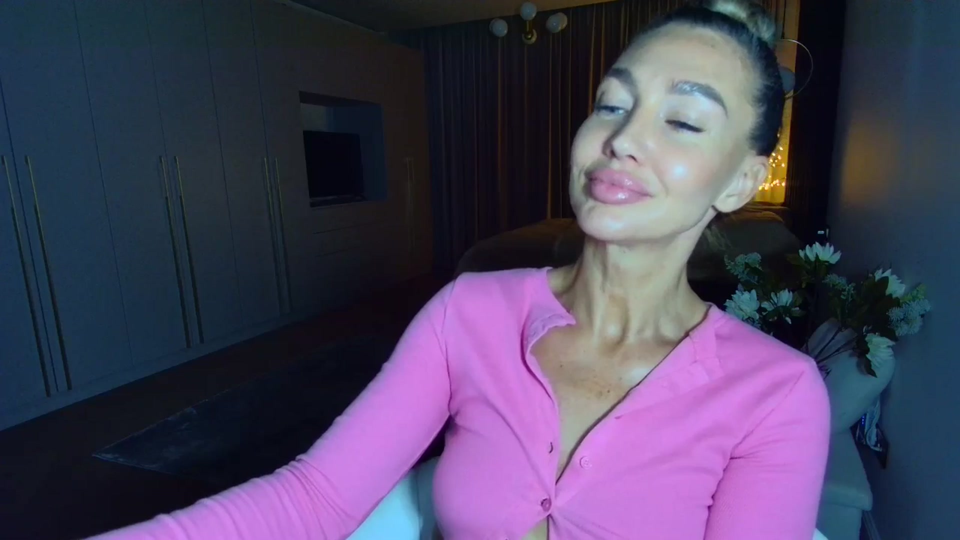 Gallery image thumbnail from Mystery_C's myfreecams stream on, 05/26/2025, 21:44 image 13 of 20