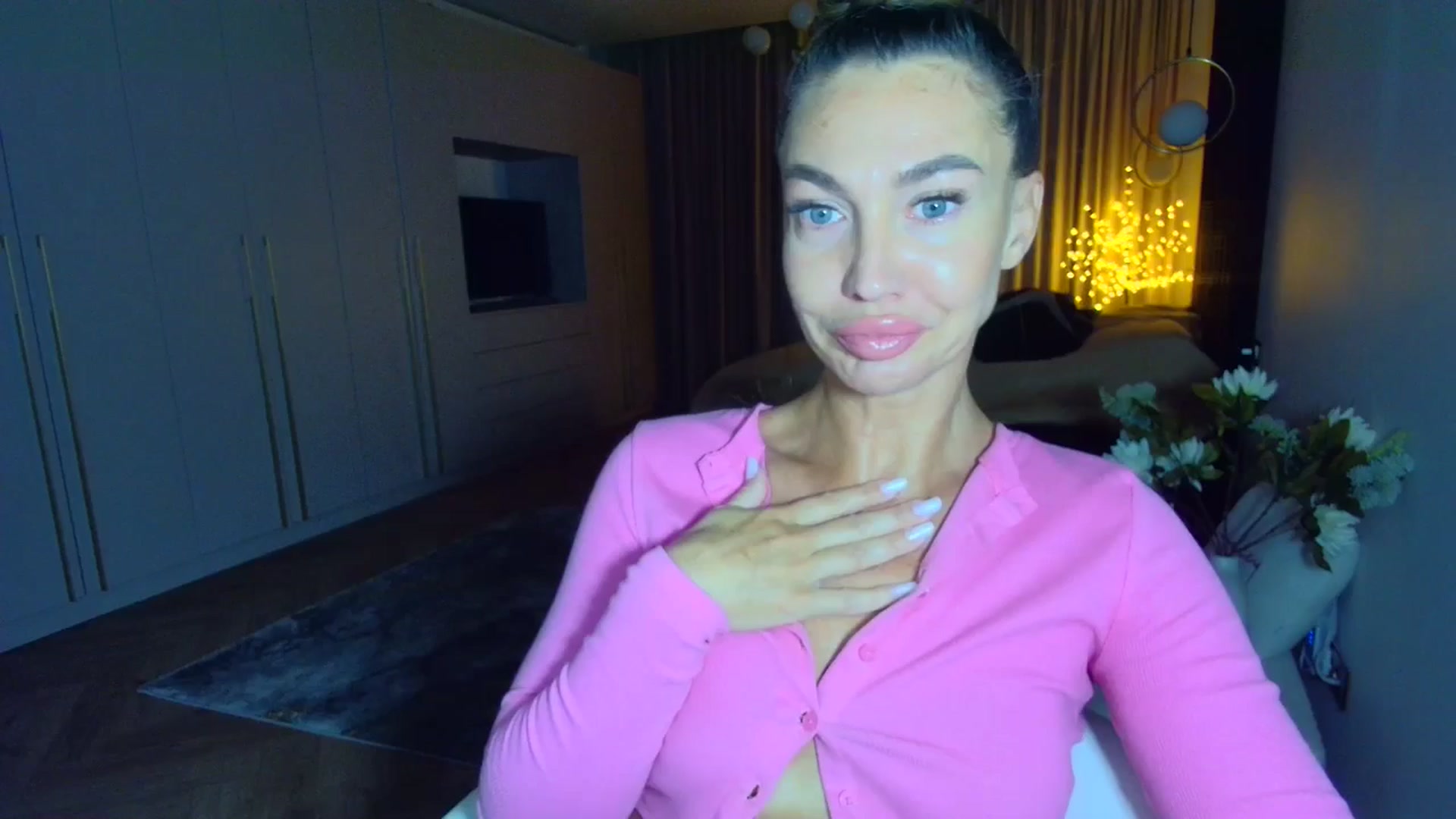 Gallery image thumbnail from Mystery_C's myfreecams stream on, 05/26/2025, 21:44 image 1 of 20