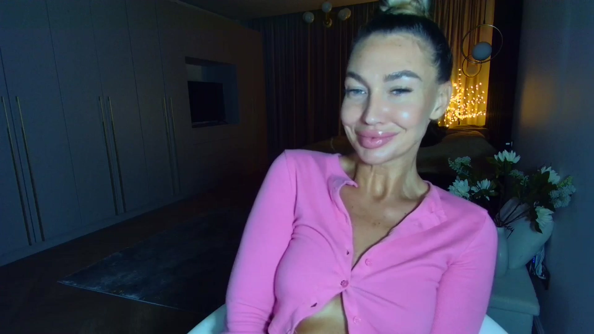 Gallery image thumbnail from Mystery_C's myfreecams stream on, 05/26/2025, 21:44 image 12 of 20