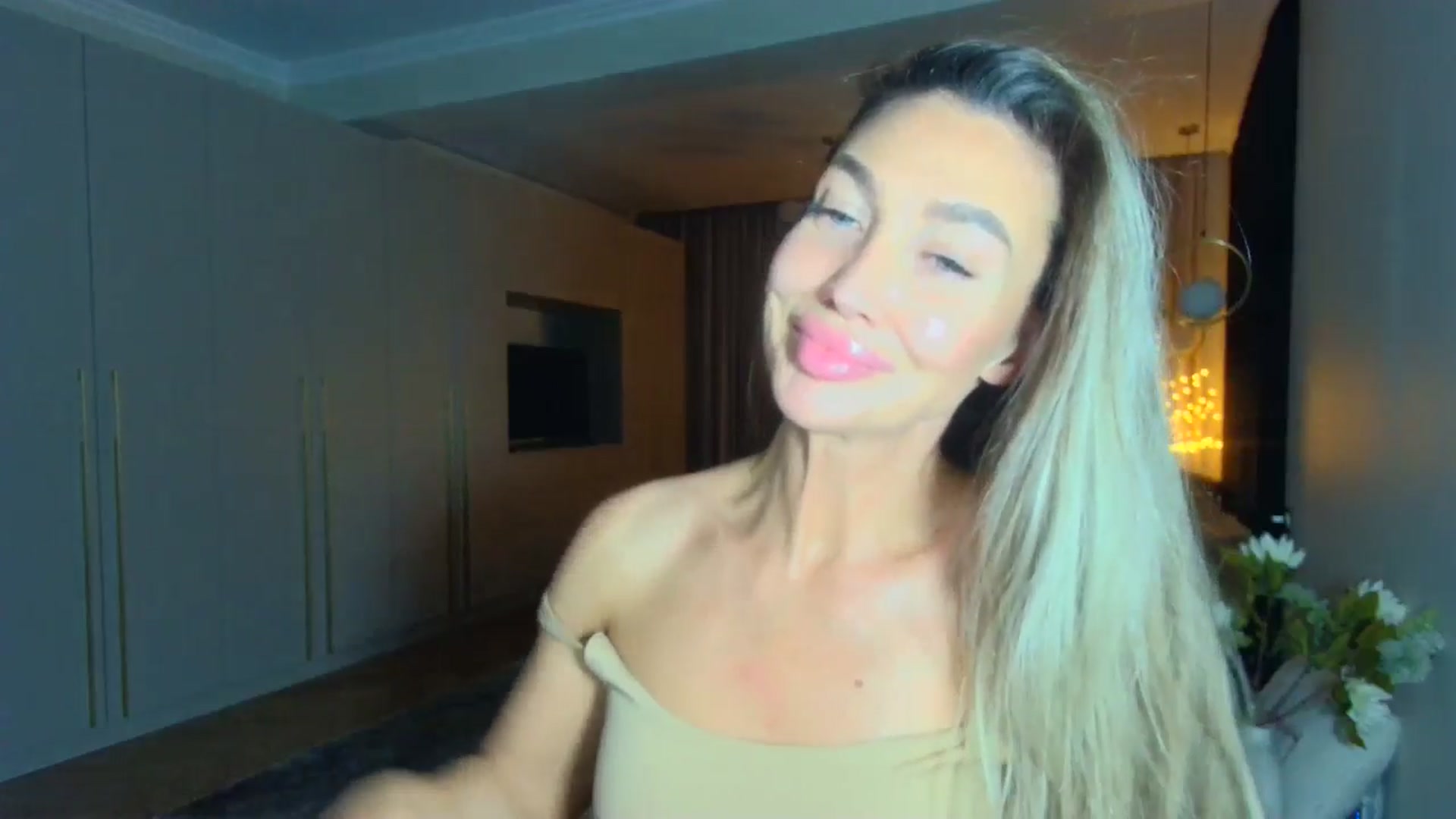 Gallery image thumbnail from Mystery_C's myfreecams stream on, 05/28/2025, 21:28 image 13 of 20