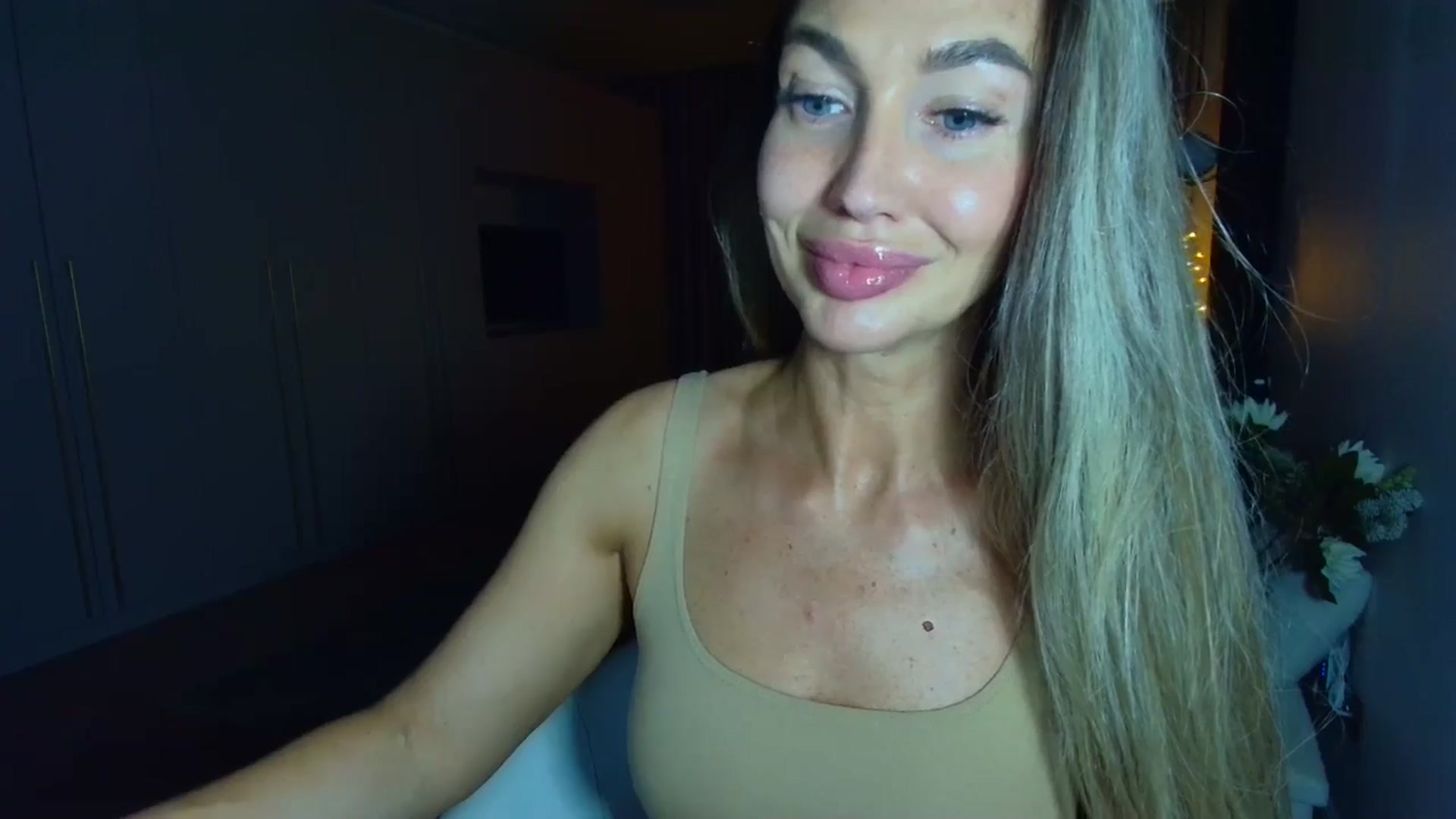 Gallery image thumbnail from Mystery_C's myfreecams stream on, 05/28/2025, 21:28 image 17 of 20