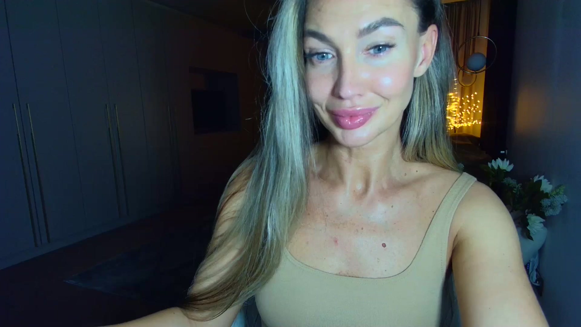 Gallery image thumbnail from Mystery_C's myfreecams stream on, 05/28/2025, 21:28 image 14 of 20
