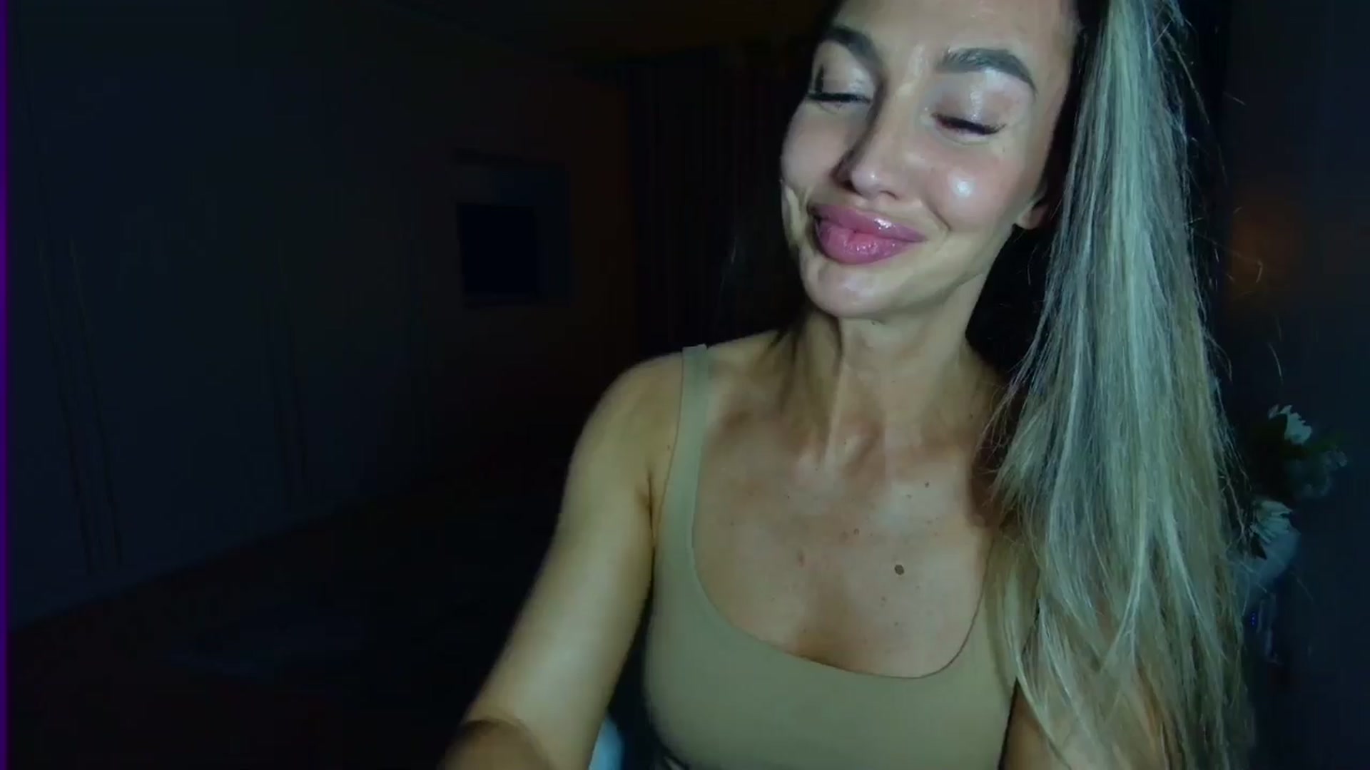 Gallery image thumbnail from Mystery_C's myfreecams stream on, 05/28/2025, 23:24 image 8 of 20