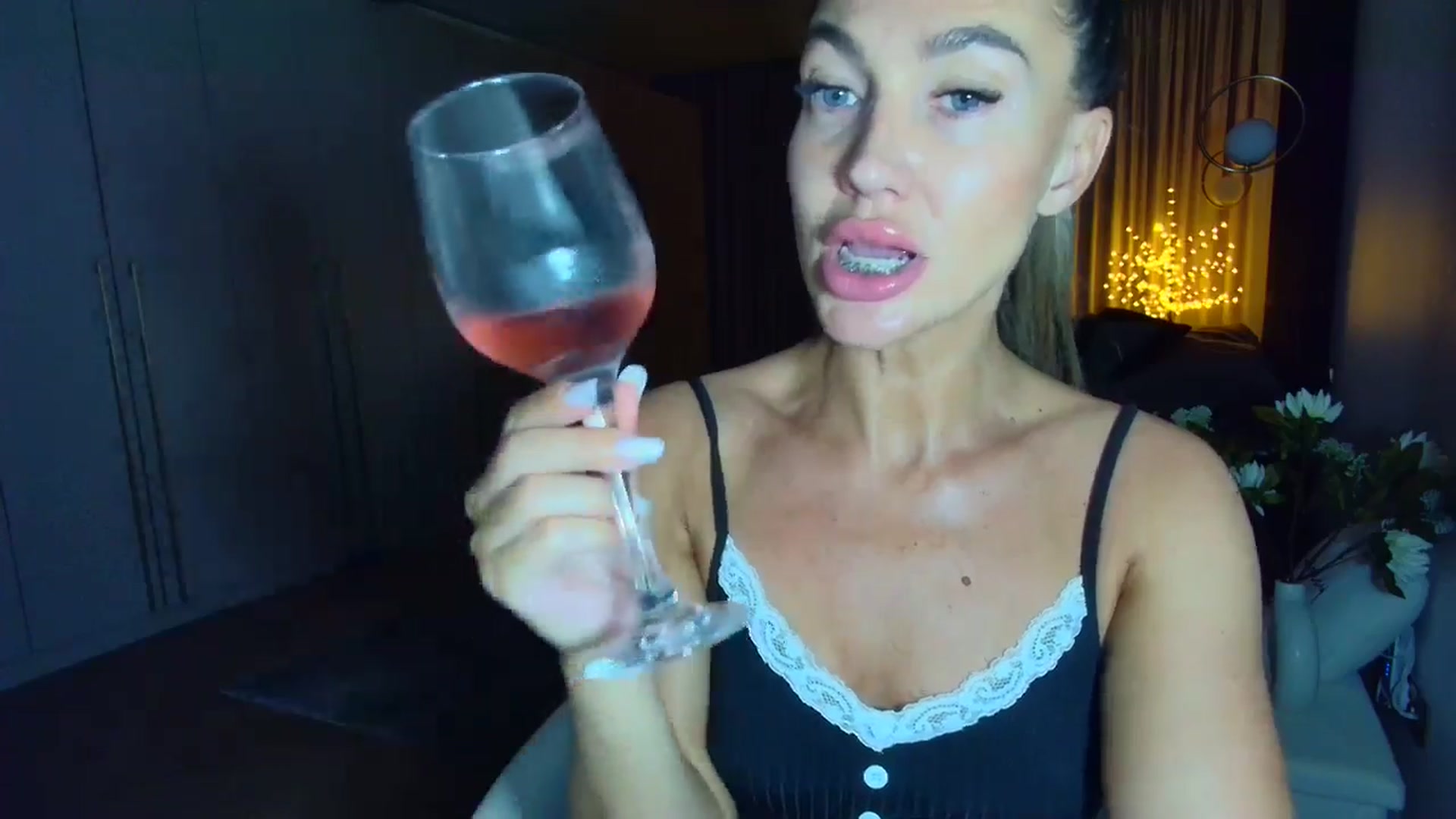 Gallery image thumbnail from Mystery_C's myfreecams stream on, 06/04/2025, 22:14 image 6 of 20