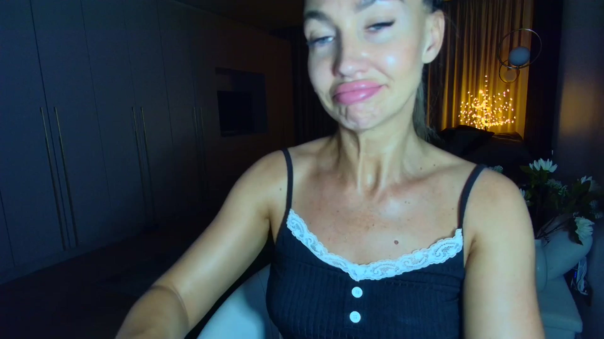 Gallery image thumbnail from Mystery_C's myfreecams stream on, 06/04/2025, 22:14 image 14 of 20