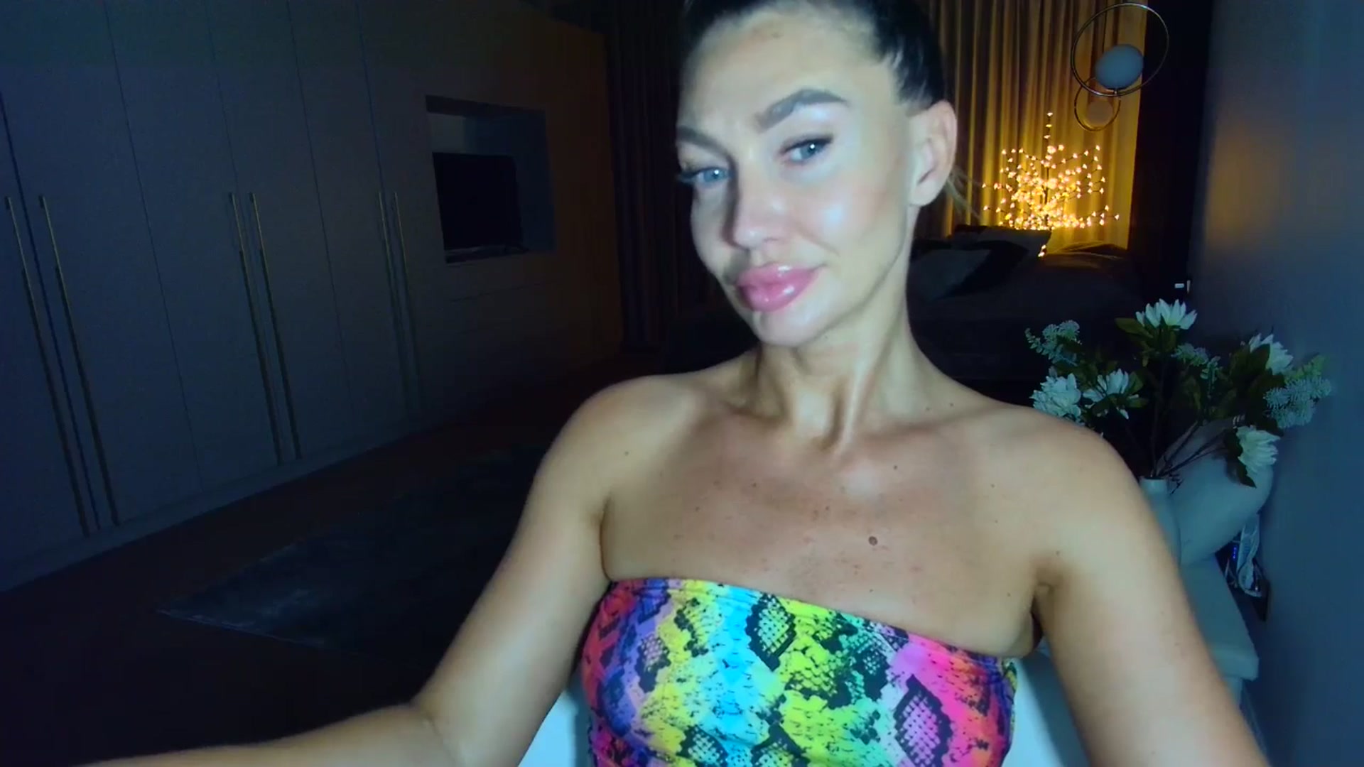 Gallery image thumbnail from Mystery_C's myfreecams stream on, 06/09/2025, 21:42 image 18 of 20