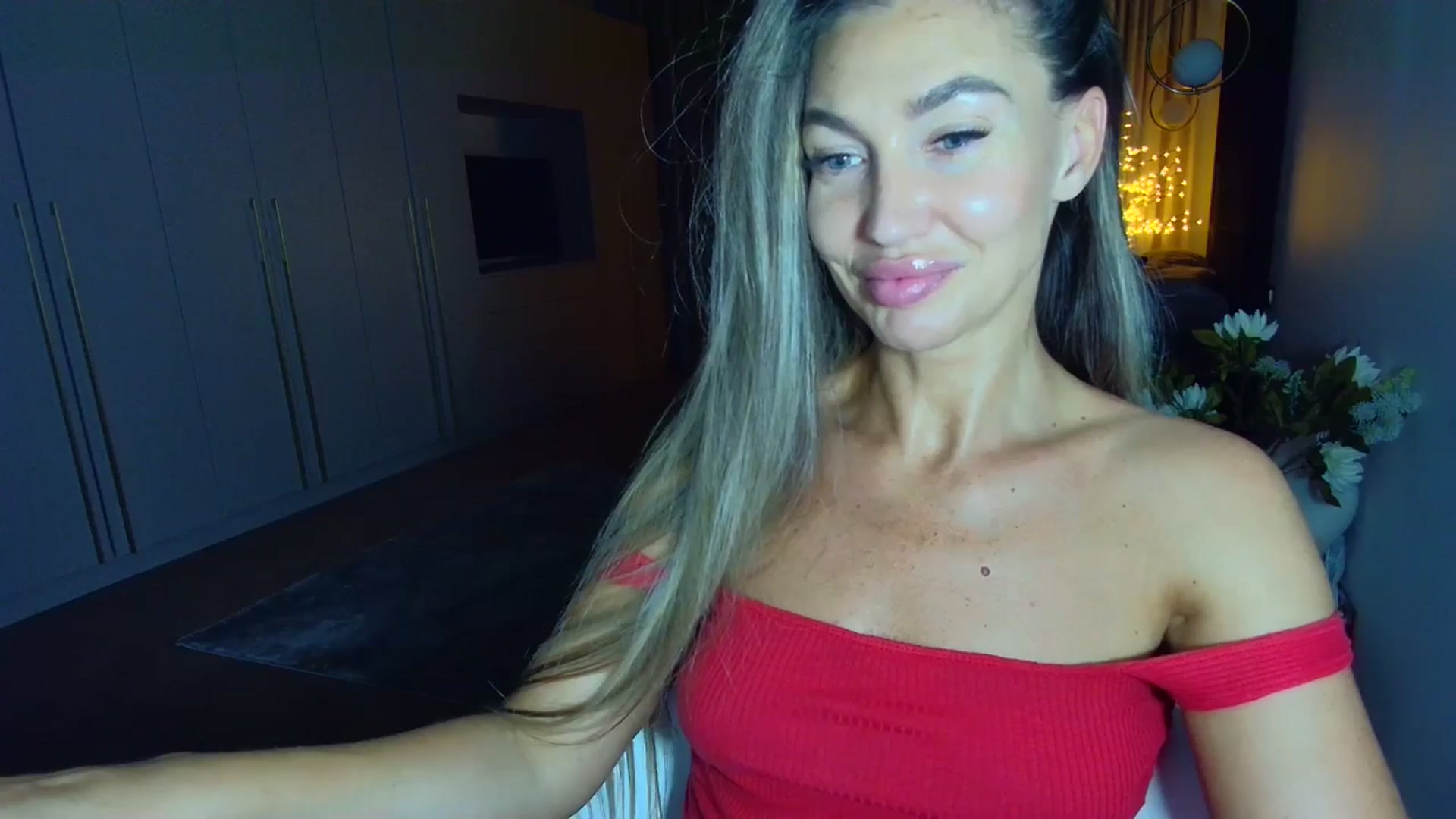 Gallery image thumbnail from Mystery_C's myfreecams stream on, 06/10/2025, 22:25 image 17 of 20