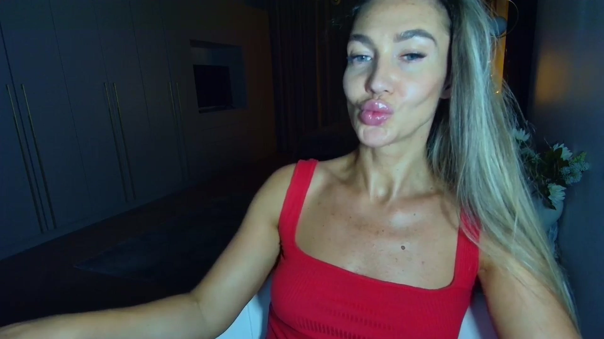 Gallery image thumbnail from Mystery_C's myfreecams stream on, 06/10/2025, 22:25 image 10 of 20